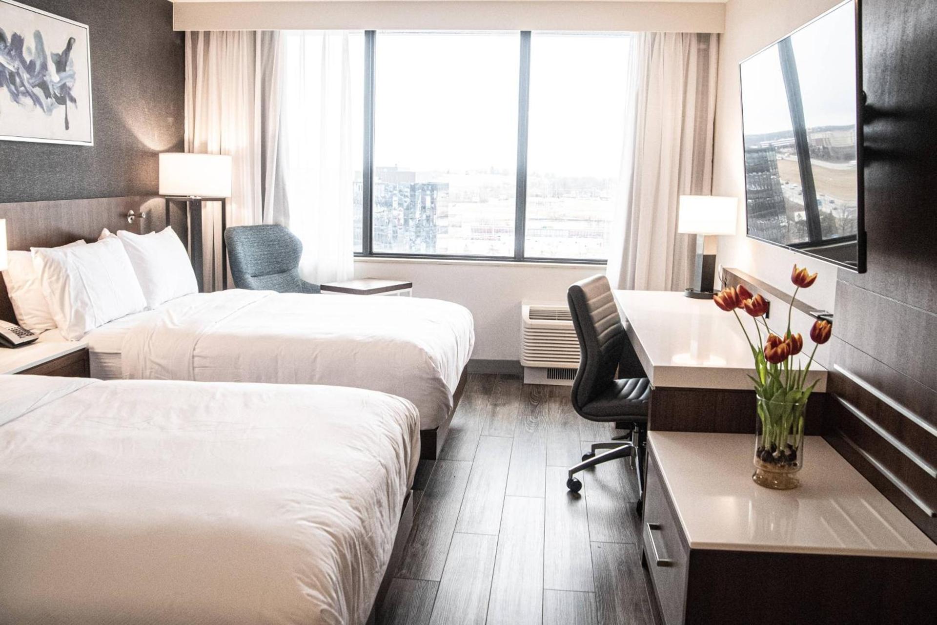 Delta Hotels by Marriott Cincinnati Sharonville photo 6