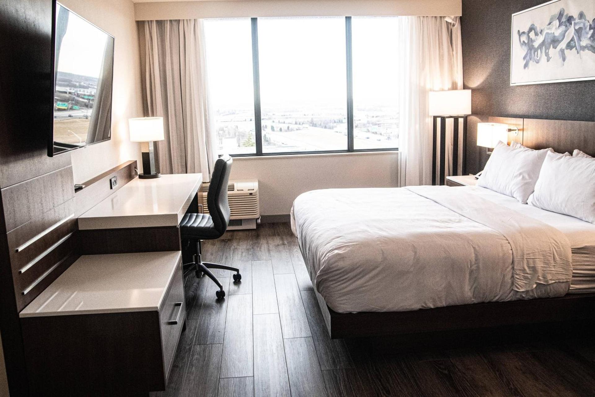 Delta Hotels by Marriott Cincinnati Sharonville photo 8