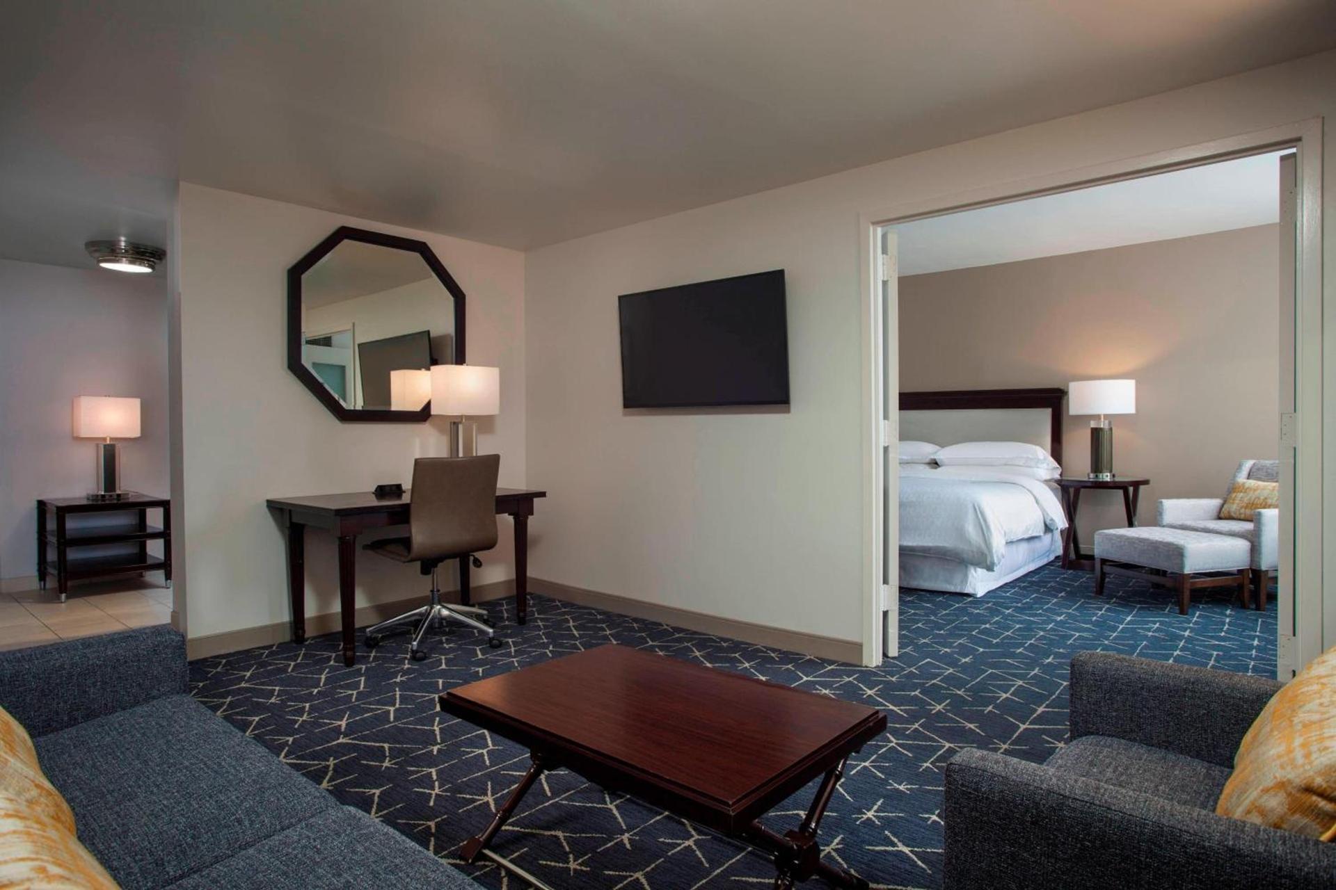 Sheraton Norfolk Waterside Hotel photo 23