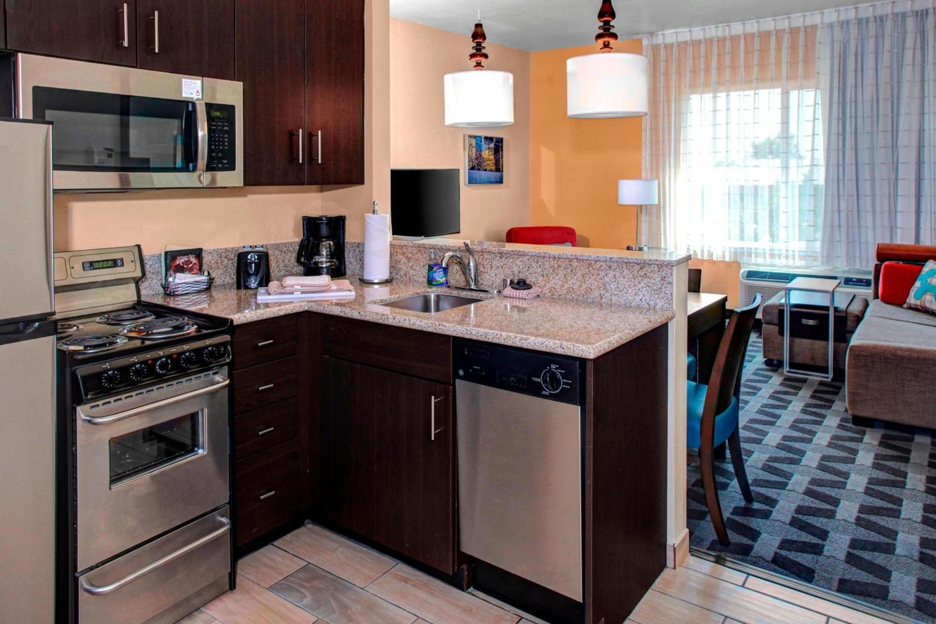 TownePlace Suites by Marriott Bakersfield West photo 30