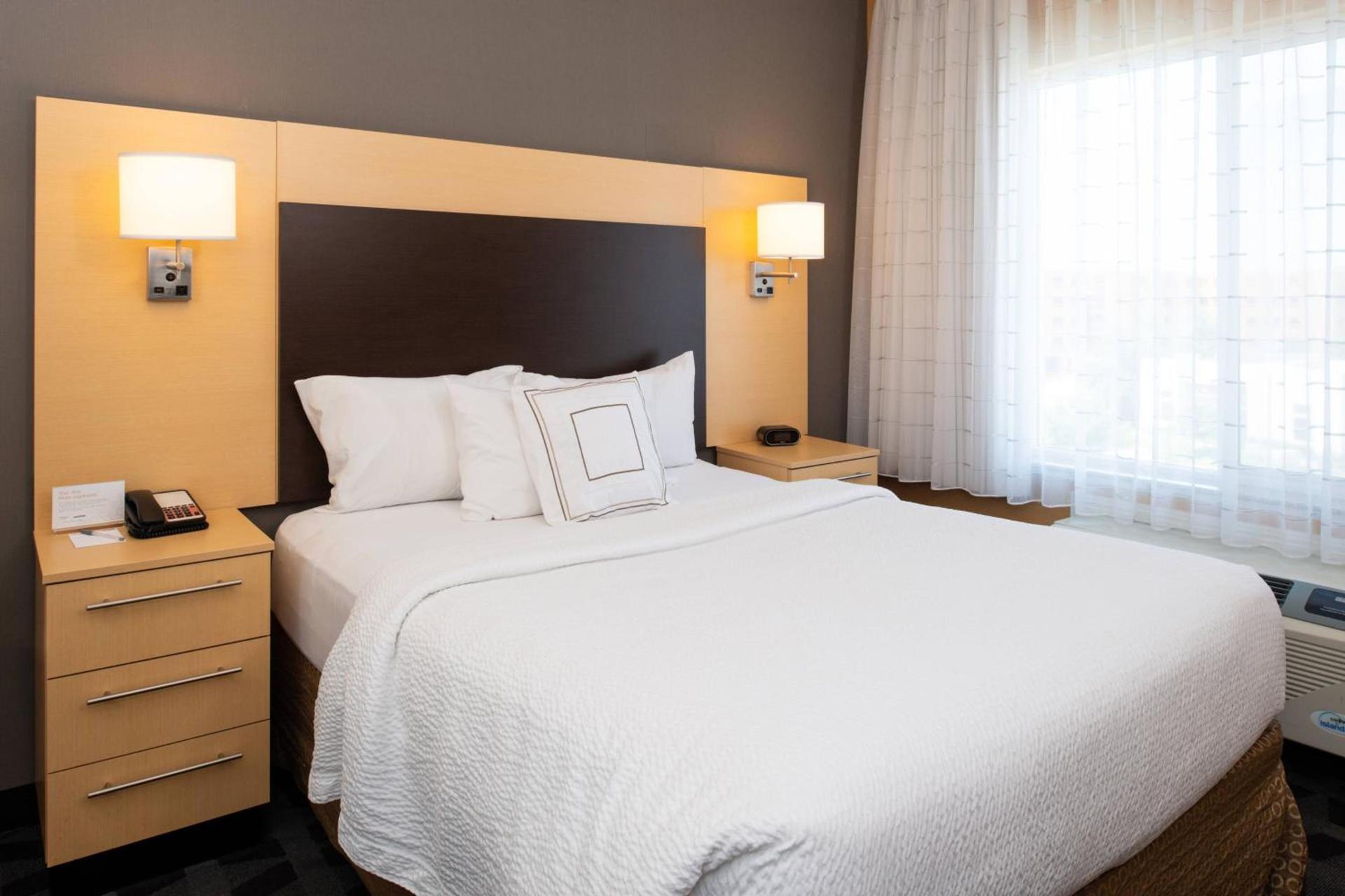 TownePlace Suites by Marriott Bakersfield West photo 7