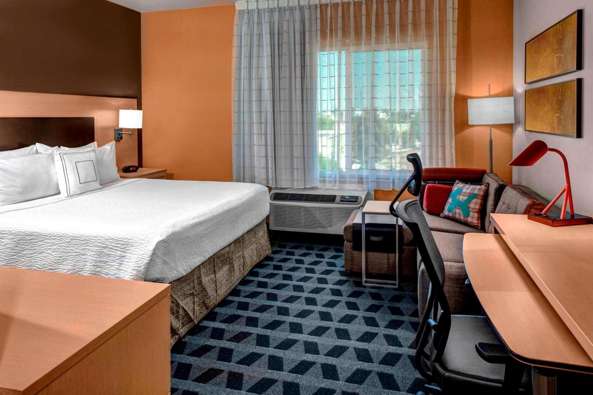 TownePlace Suites by Marriott Bakersfield West photo 11