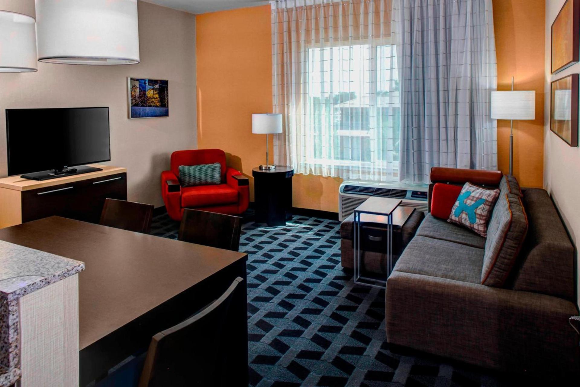 TownePlace Suites by Marriott Bakersfield West photo 14