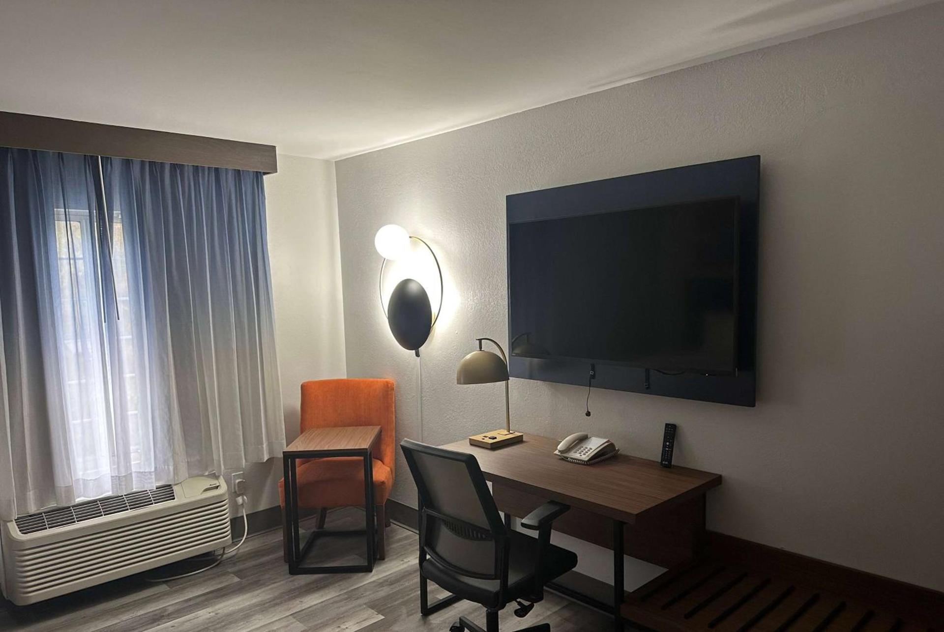 La Quinta by Wyndham Birmingham Homewood photo 10