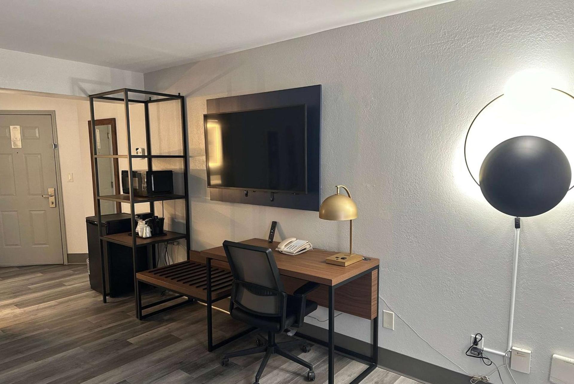 La Quinta by Wyndham Birmingham Homewood photo 14