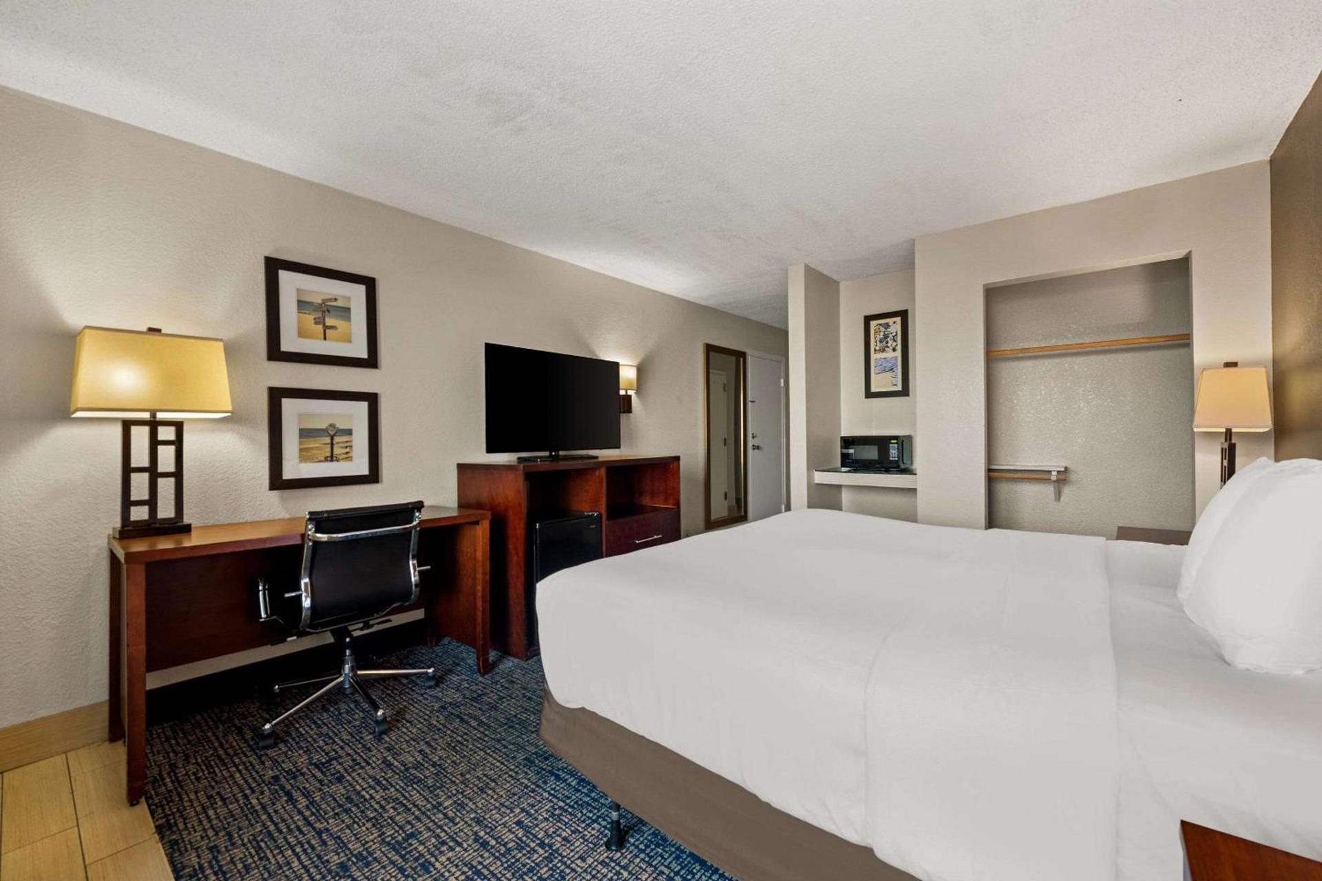 Comfort Inn On the Ocean photo 12