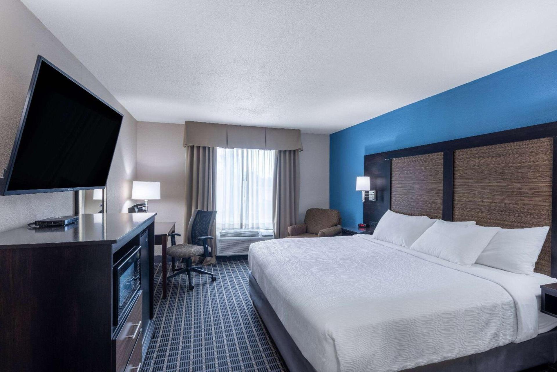 Baymont by Wyndham Kirksville University Area photo 16