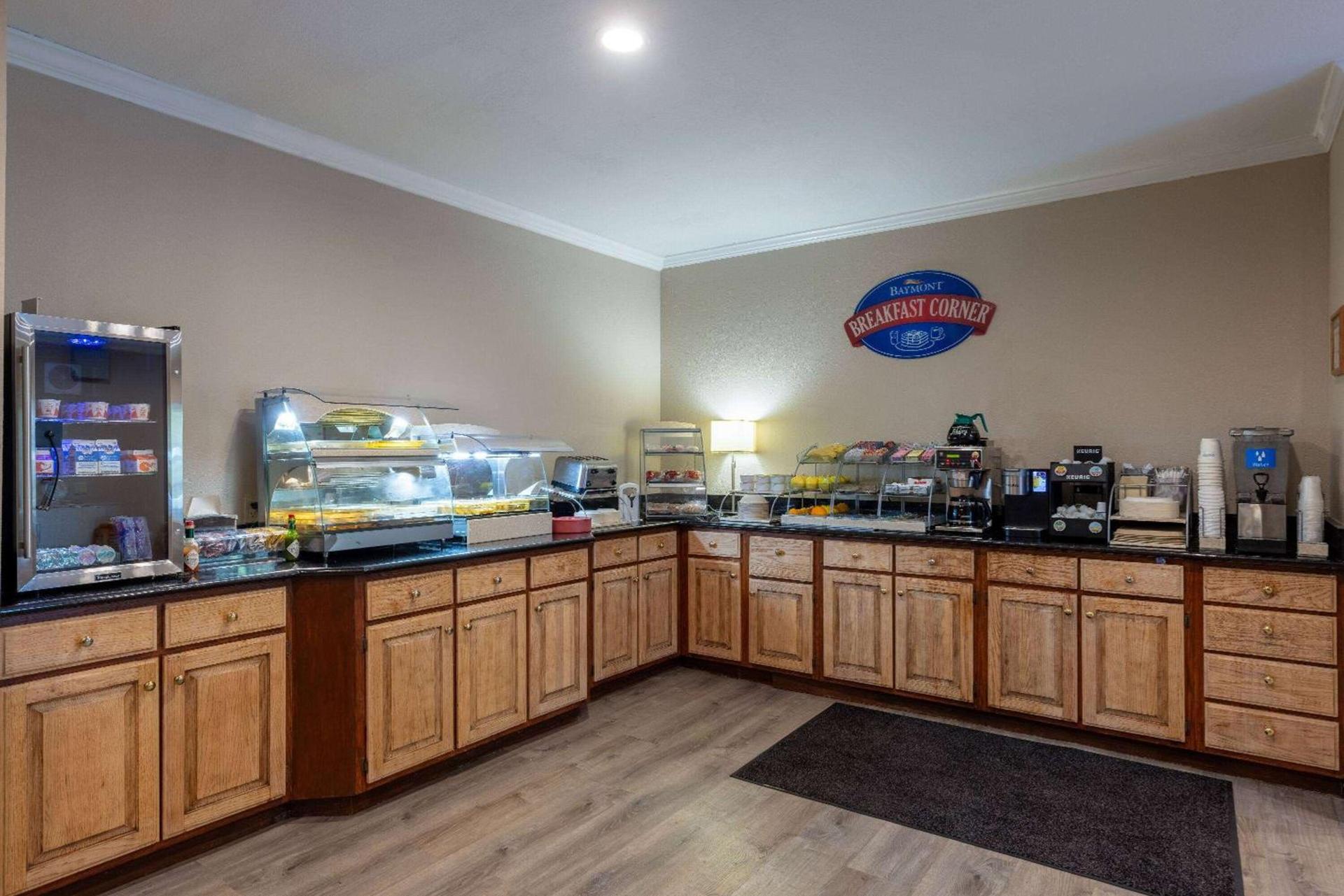 Baymont by Wyndham Kirksville University Area photo 36