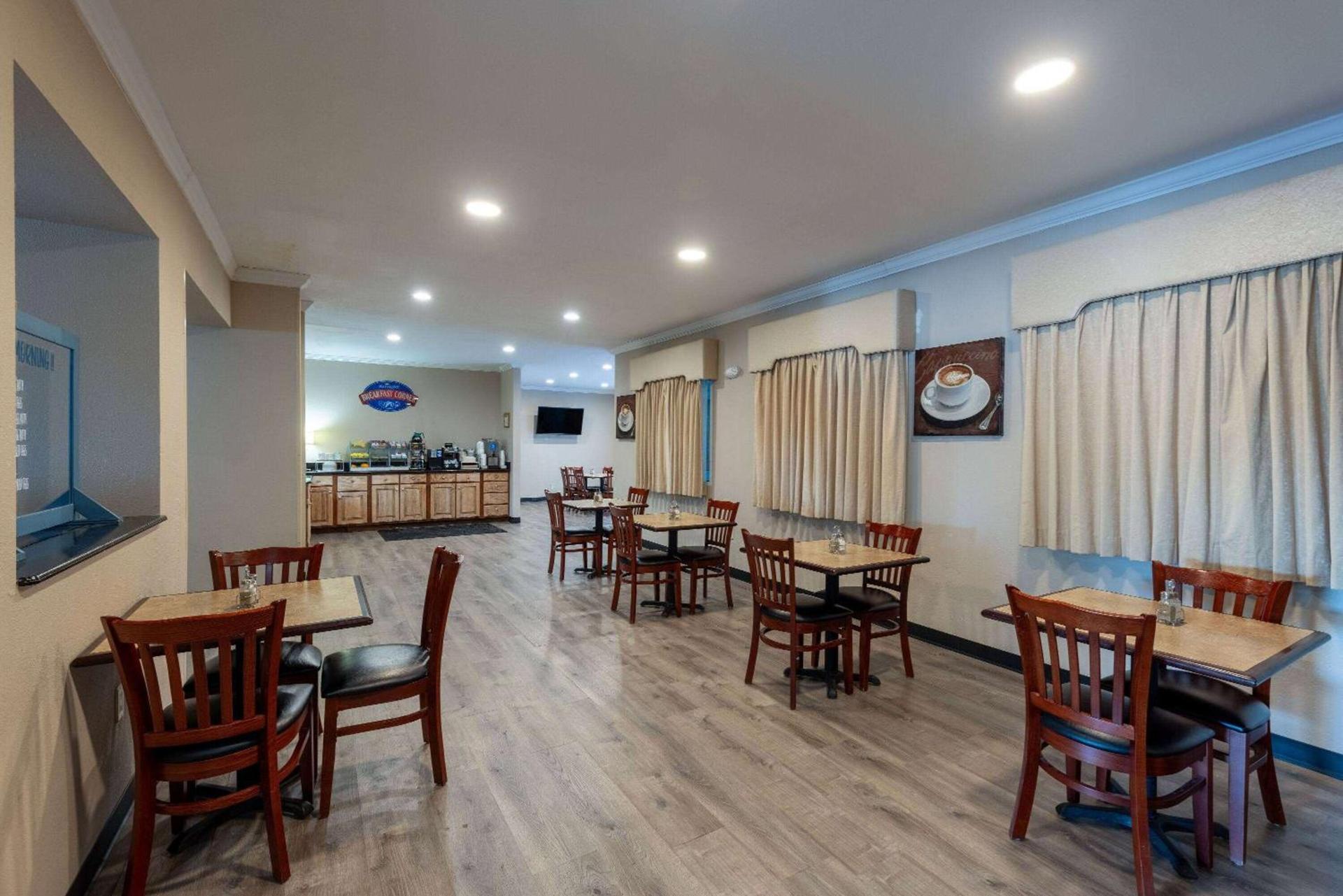 Baymont by Wyndham Kirksville University Area photo 37
