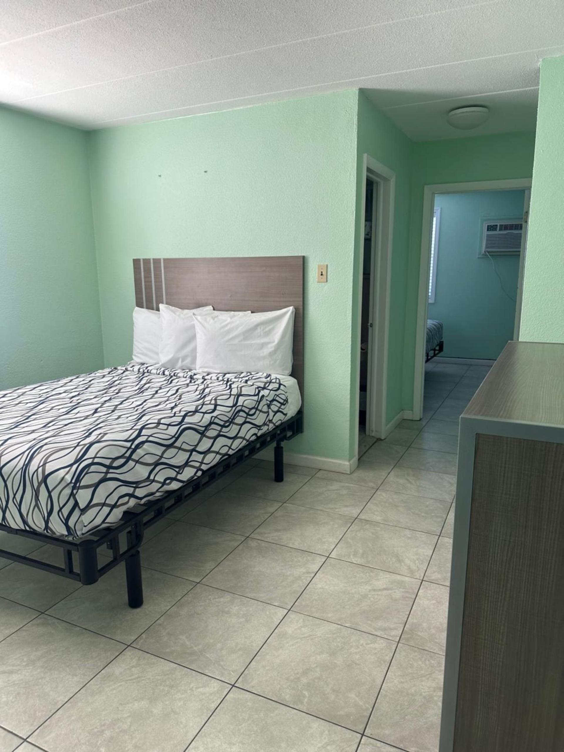 Royal Canadian Motel photo 14
