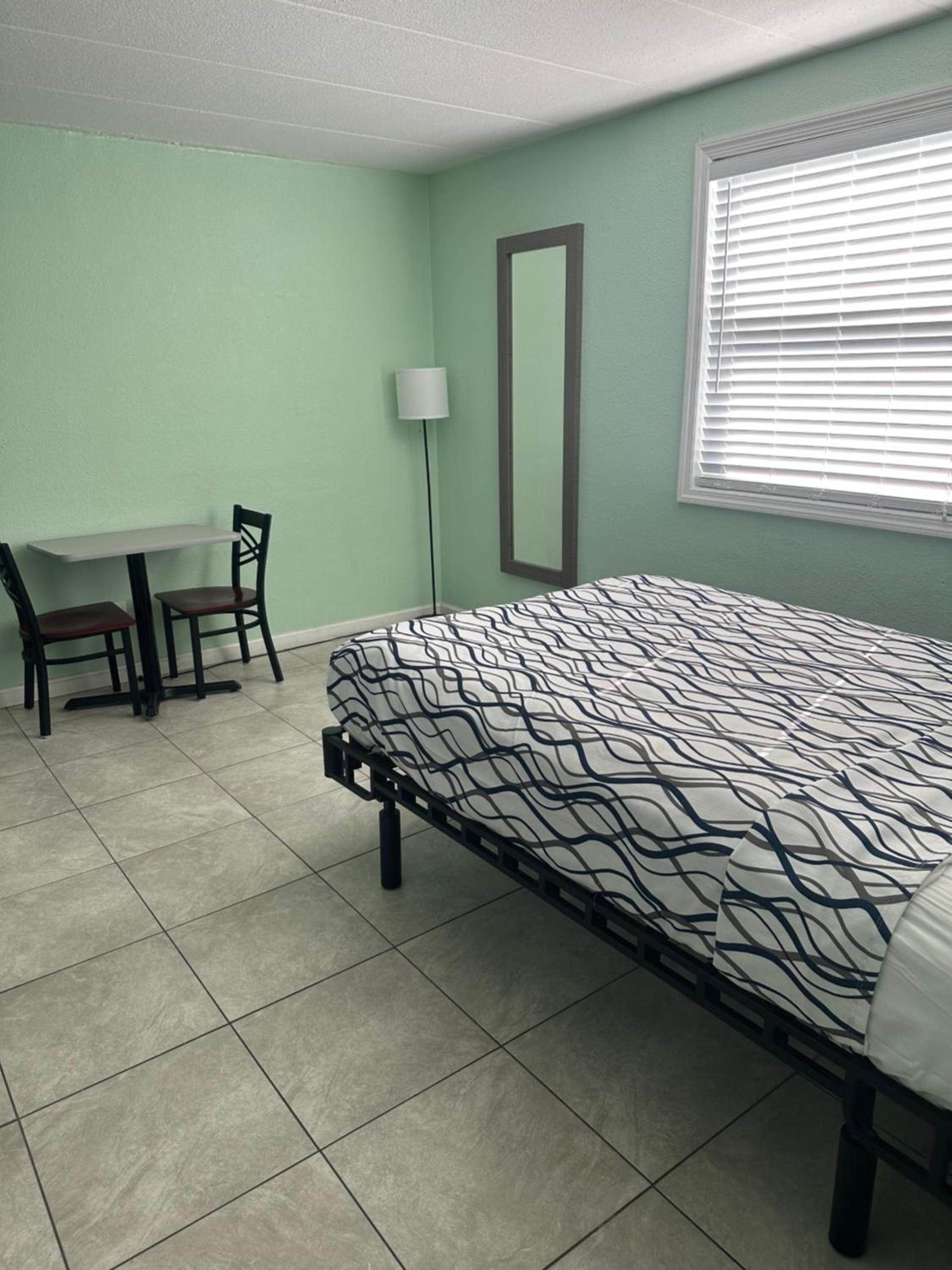 Royal Canadian Motel photo 15