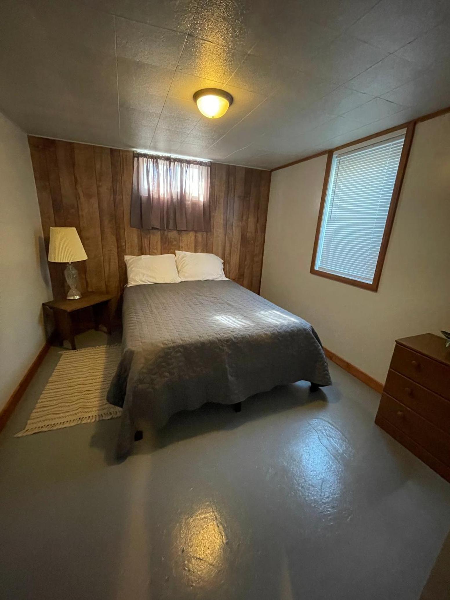 East Side Motel & Cabins photo 82
