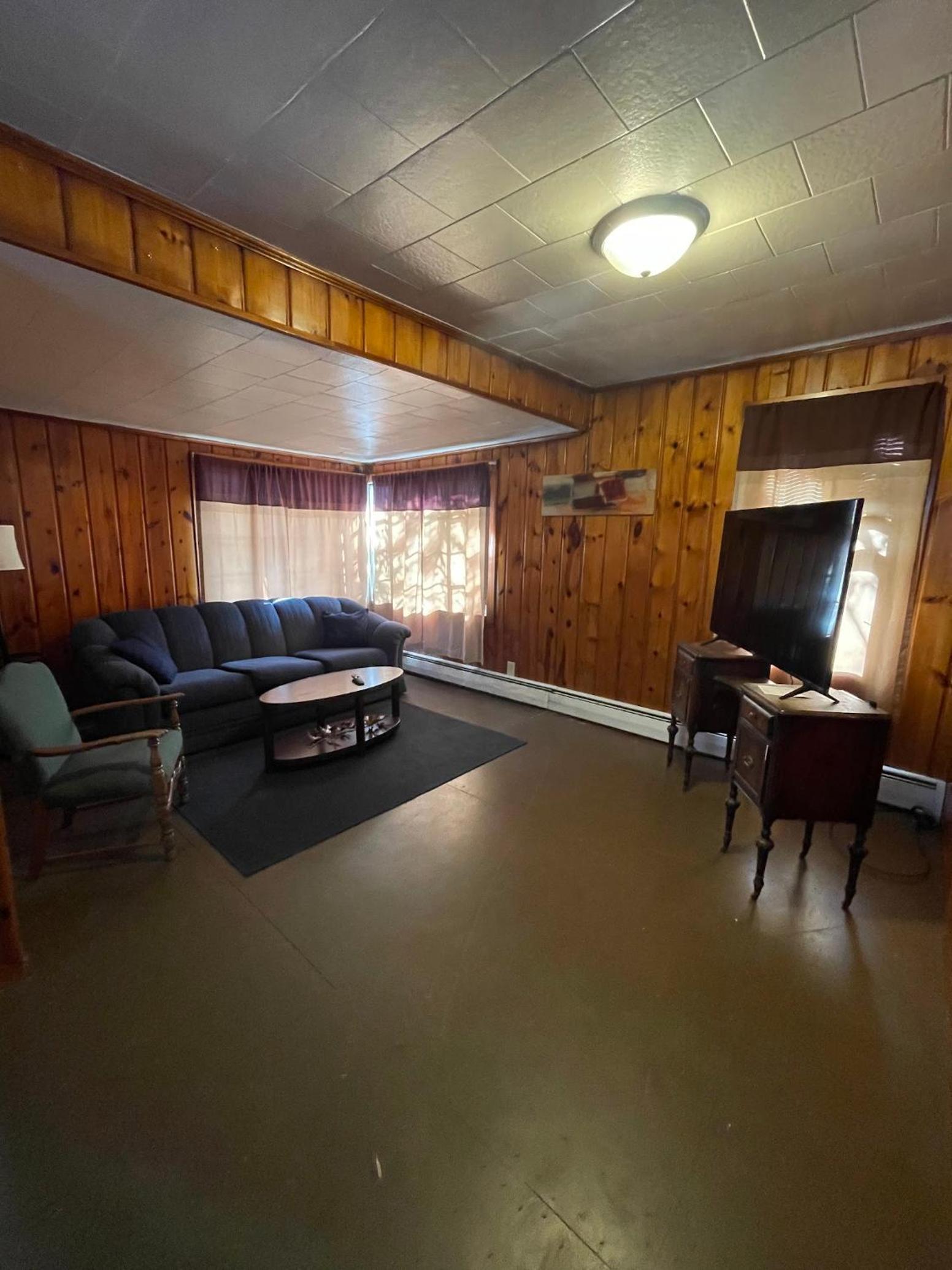 East Side Motel & Cabins photo 90