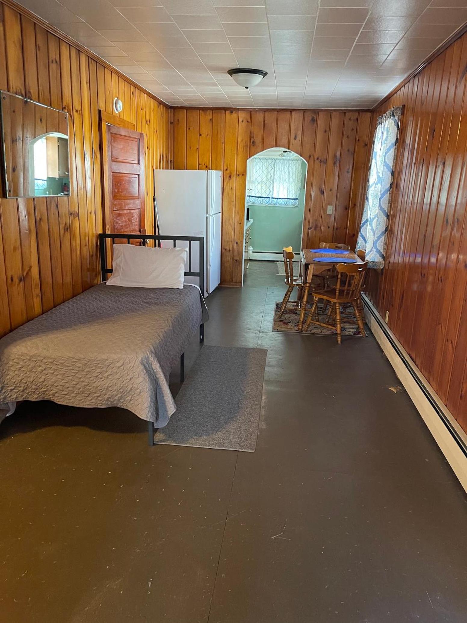 East Side Motel & Cabins photo 84