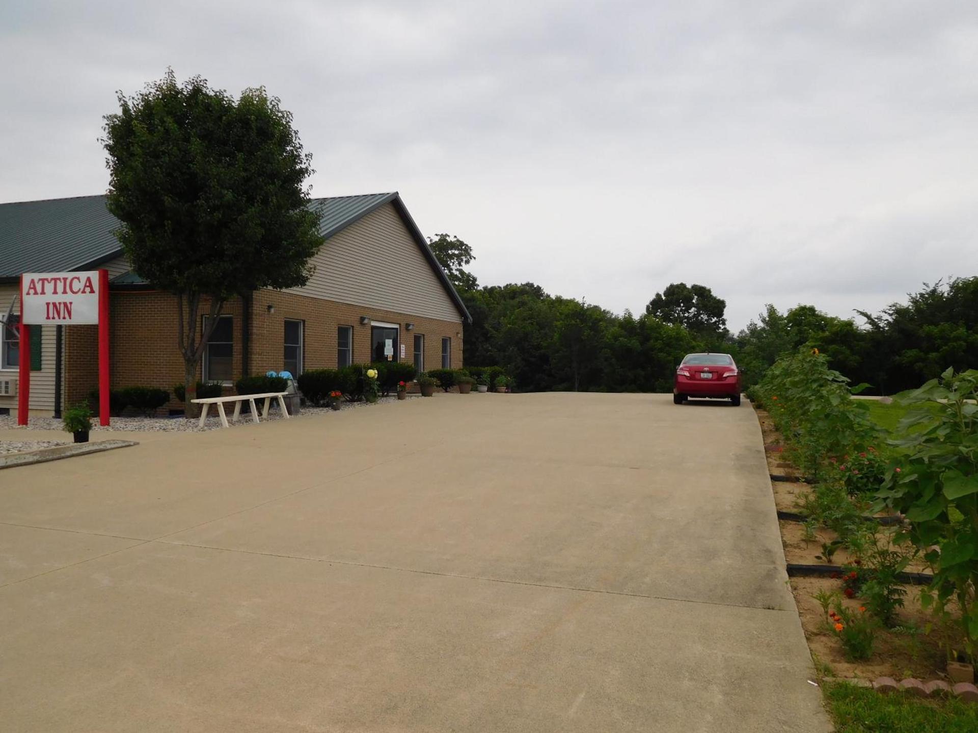 Attica Inn photo 11