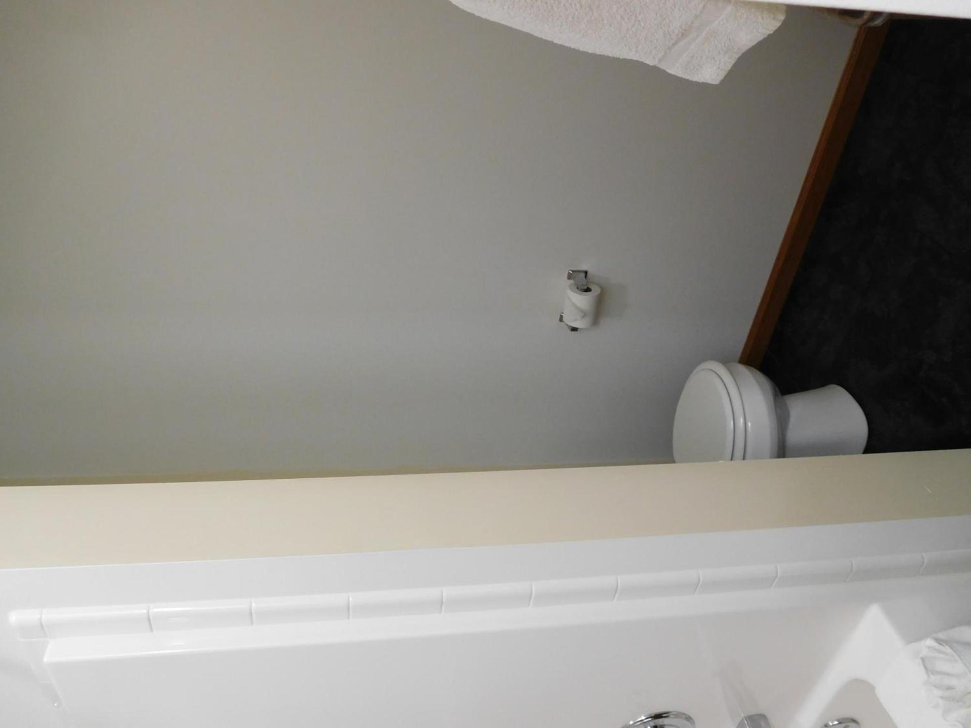 Attica Inn photo 19
