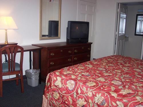 Red Carpet Inn (formerly Royal Inn) photo 4