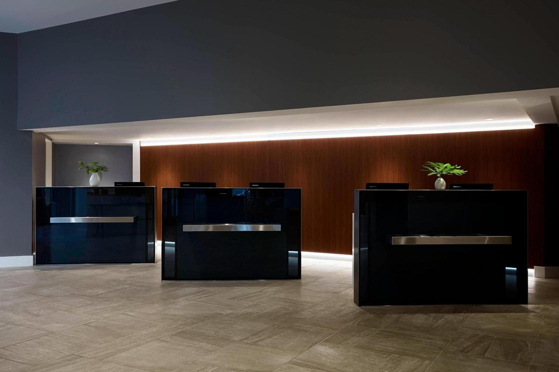 Long Island Marriott Hotel photo 2