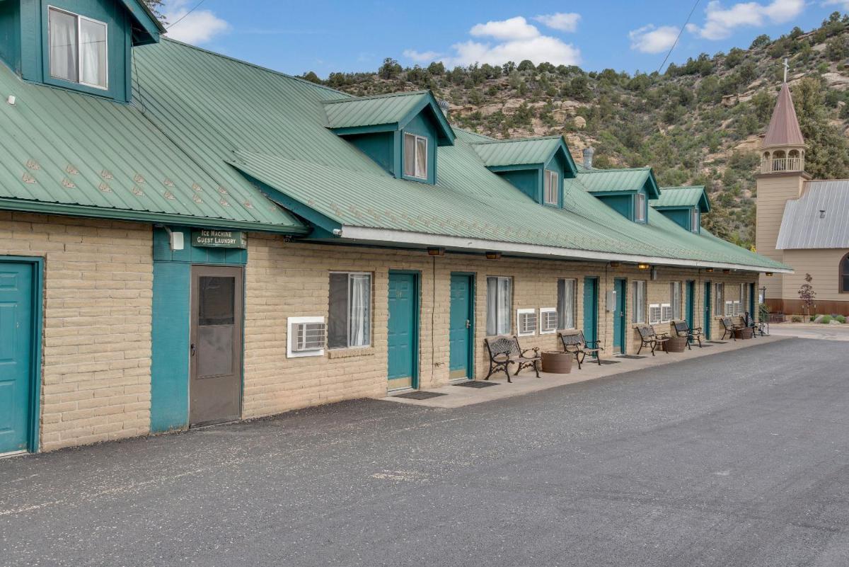 Dolores Mountain Inn photo 27