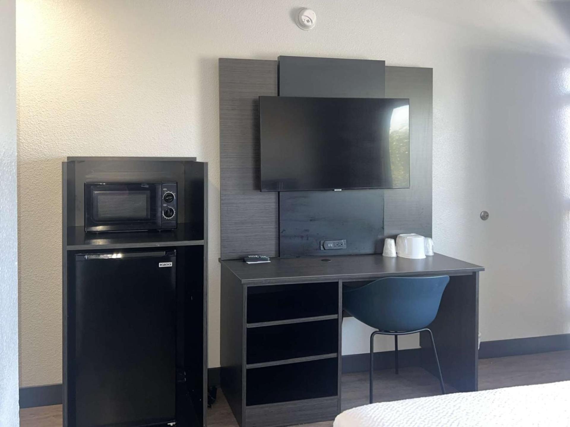 Motel 6-Tulare, CA photo 6