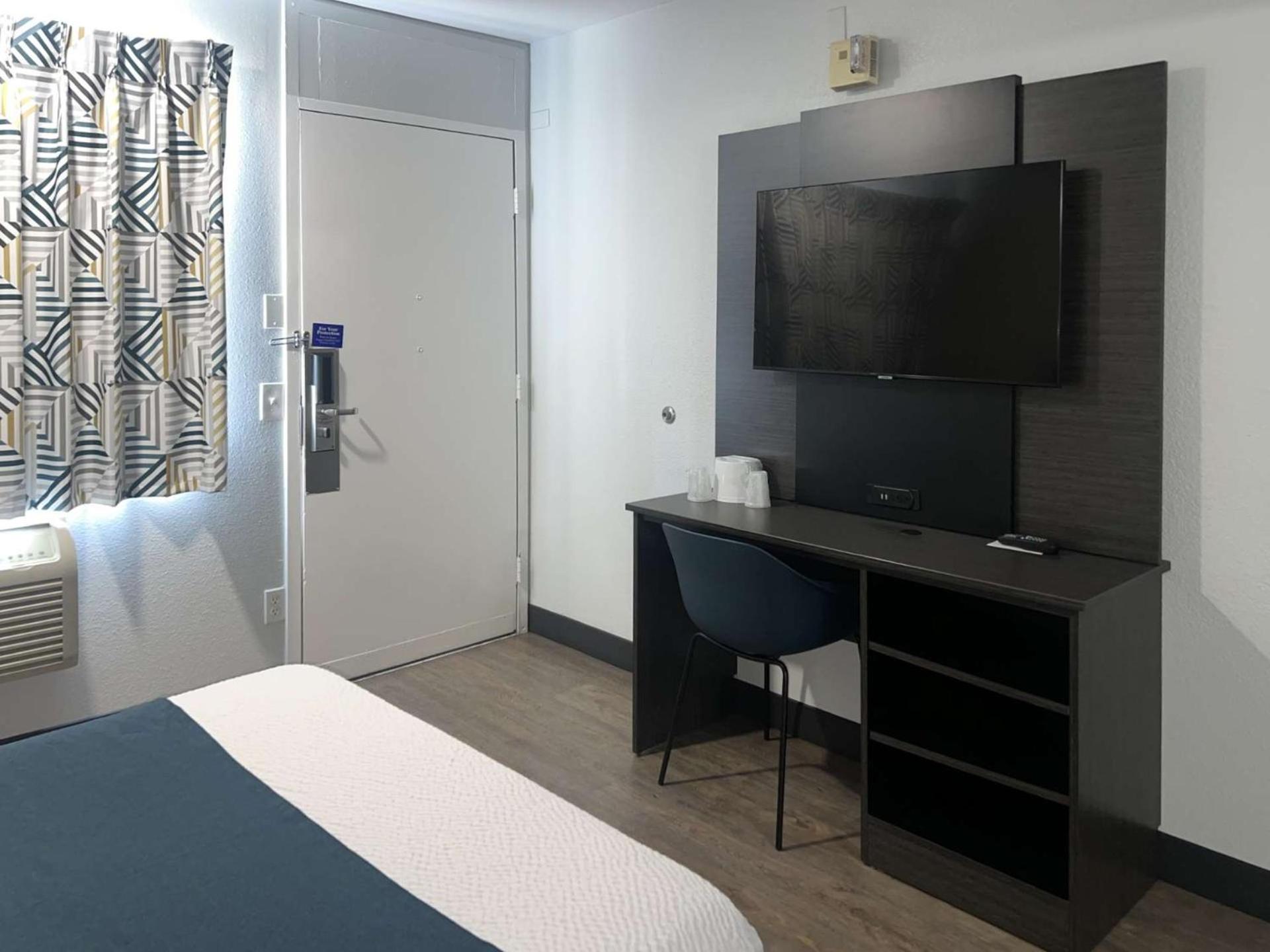 Motel 6-Tulare, CA photo 13