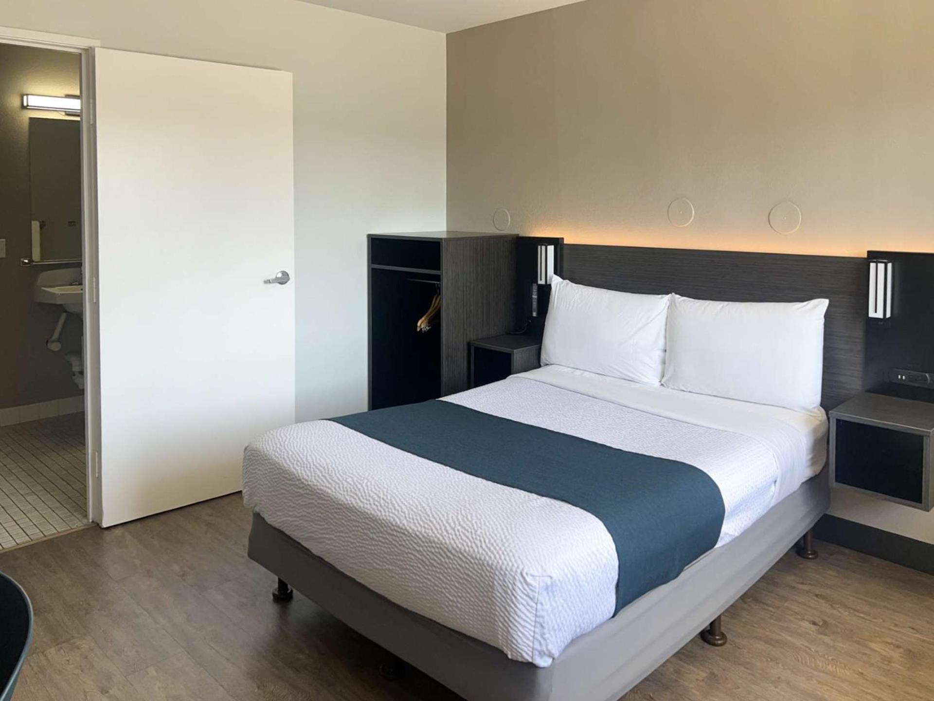 Motel 6-Tulare, CA photo 14