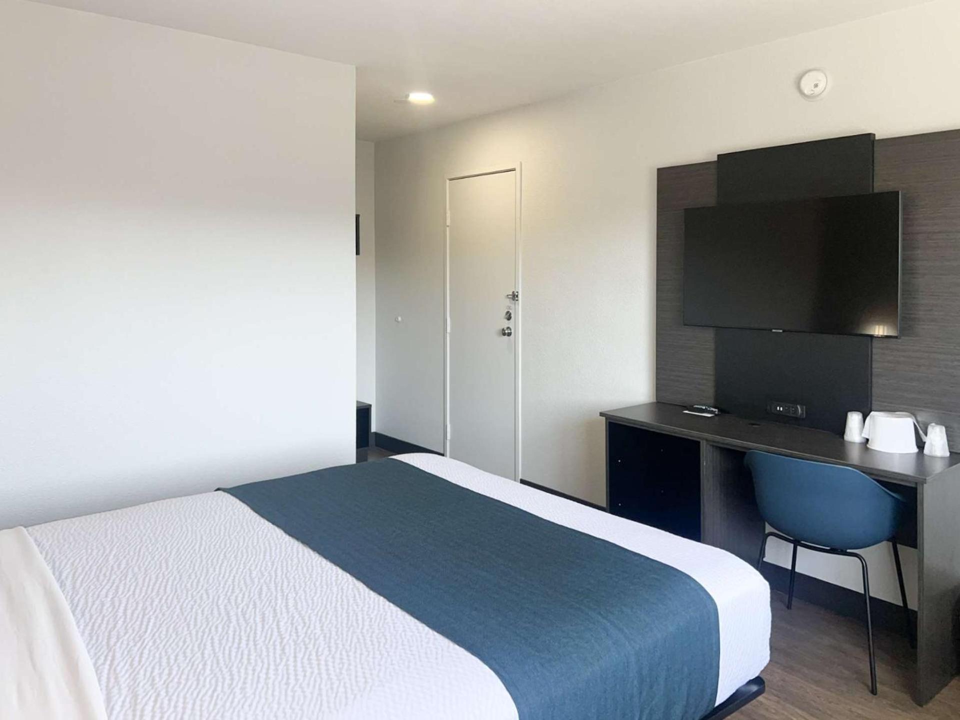 Motel 6-Tulare, CA photo 21