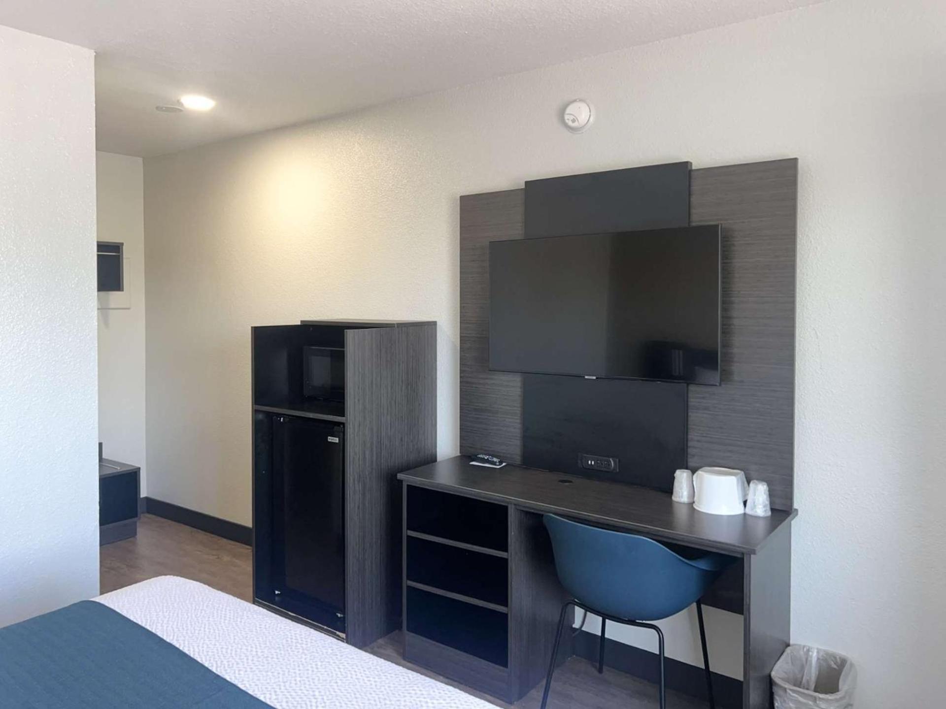 Motel 6-Tulare, CA photo 22