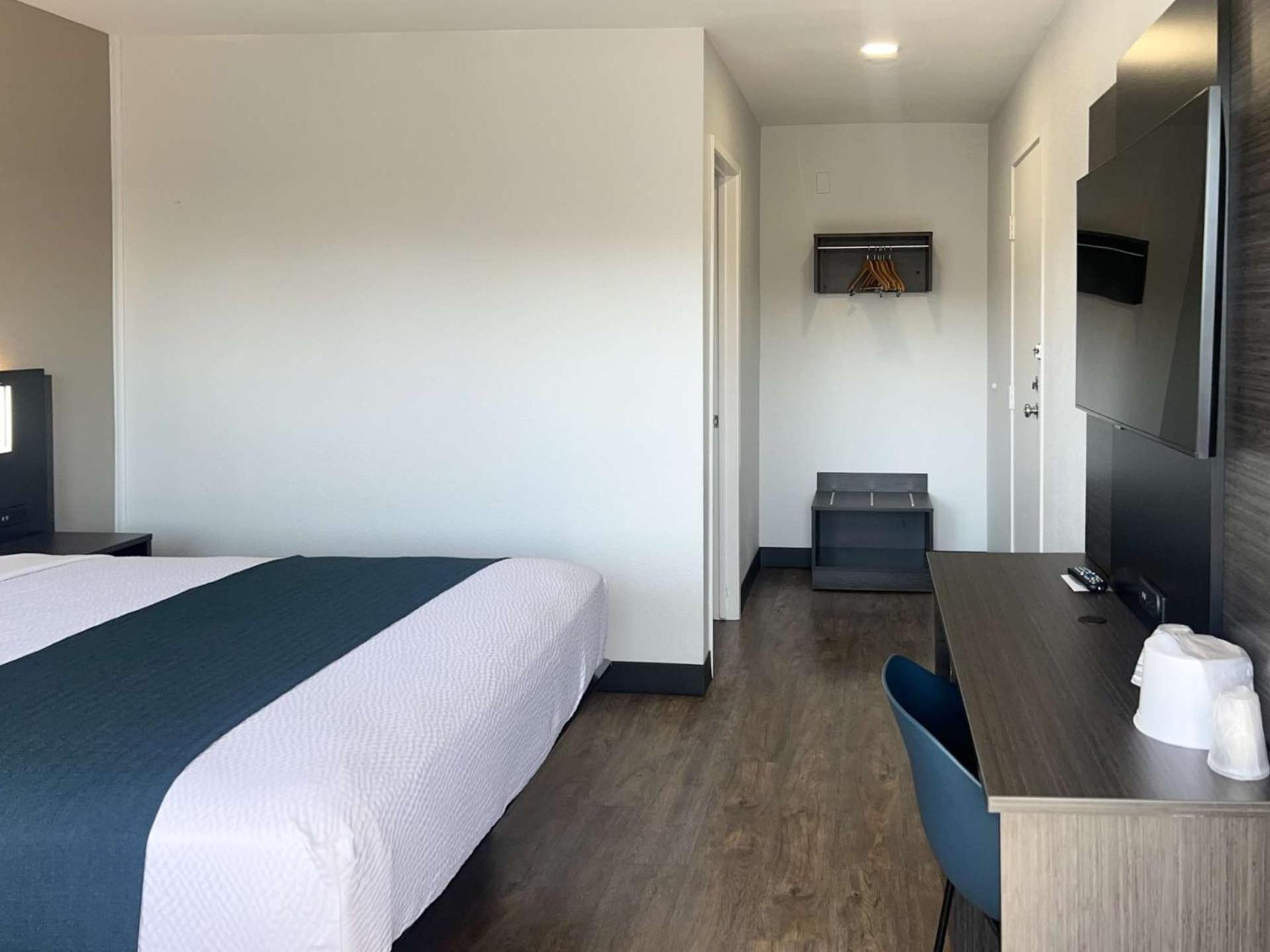Motel 6-Tulare, CA photo 23