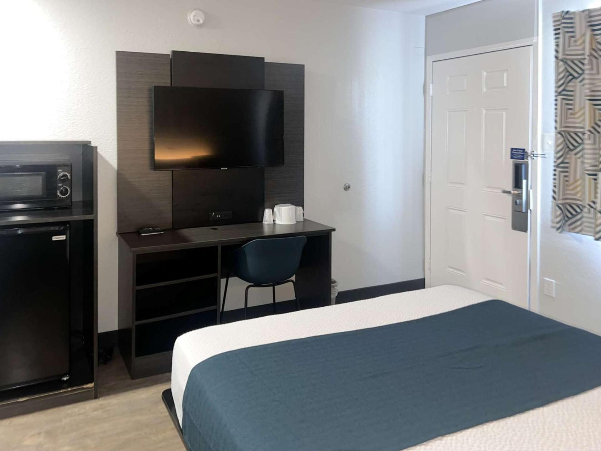 Motel 6-Tulare, CA photo 24
