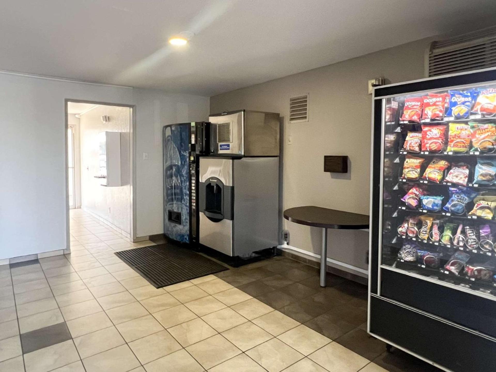 Motel 6-Tulare, CA photo 25