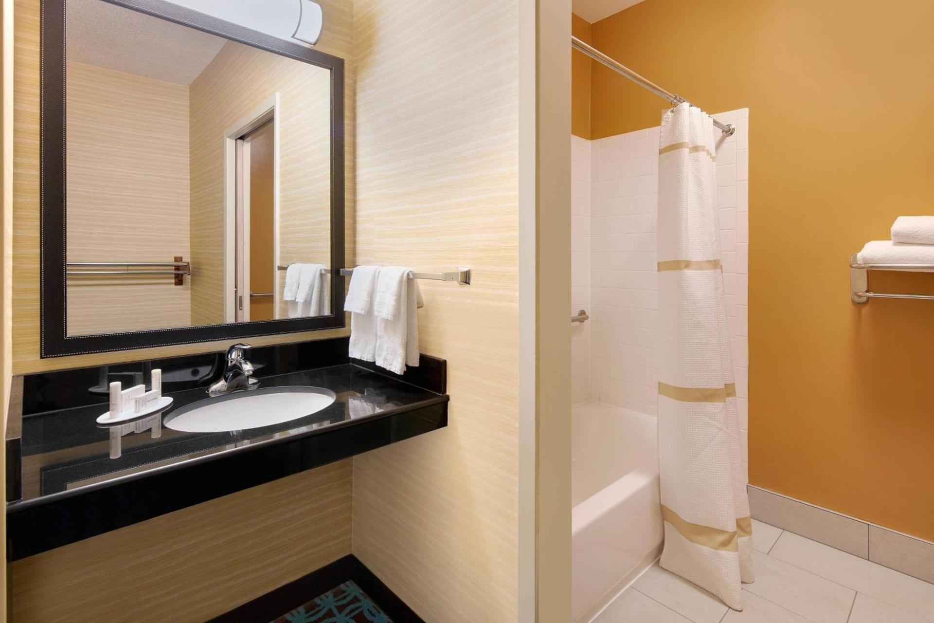 Fairfield Inn & Suites Austin University Area photo 12