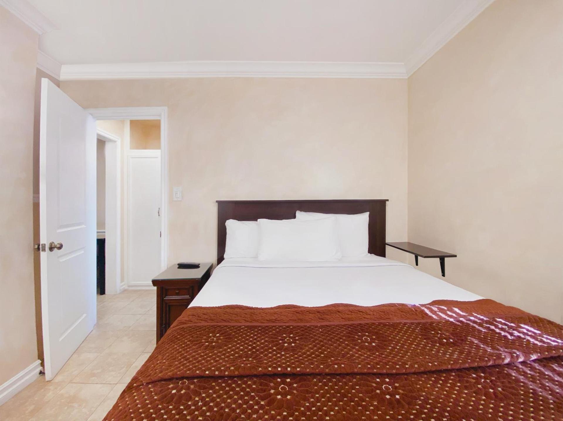 Nite Inn at Universal City - Walking Distance to Universal Studios Hollywood photo 27