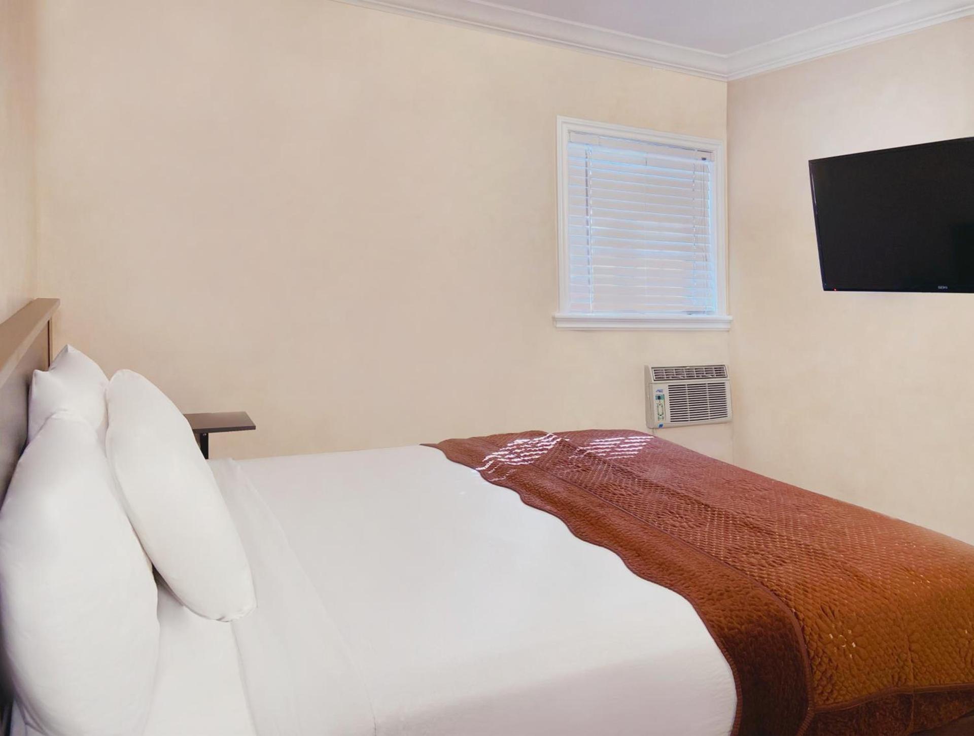Nite Inn at Universal City - Walking Distance to Universal Studios Hollywood photo 35