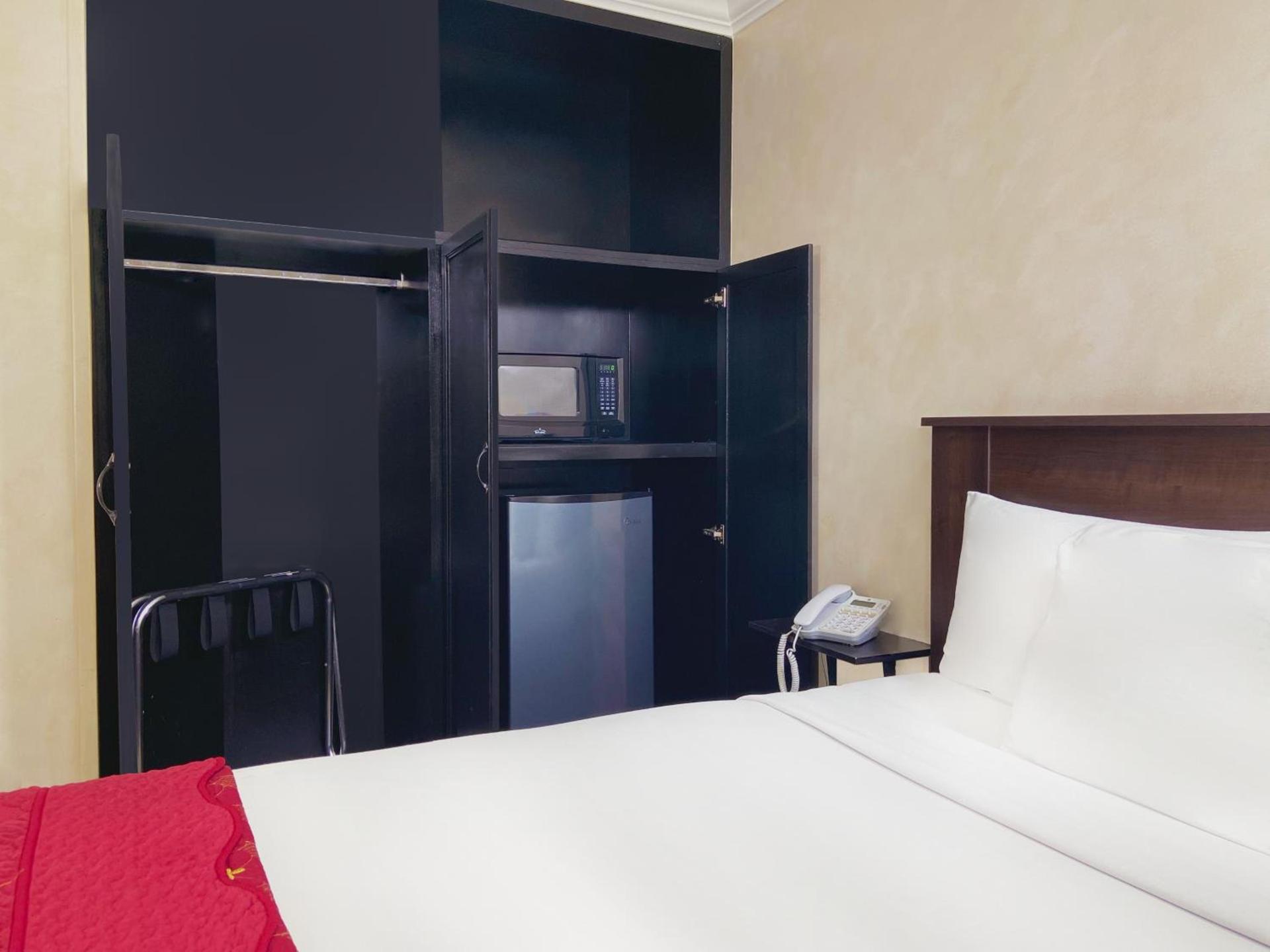 Nite Inn at Universal City - Walking Distance to Universal Studios Hollywood photo 37