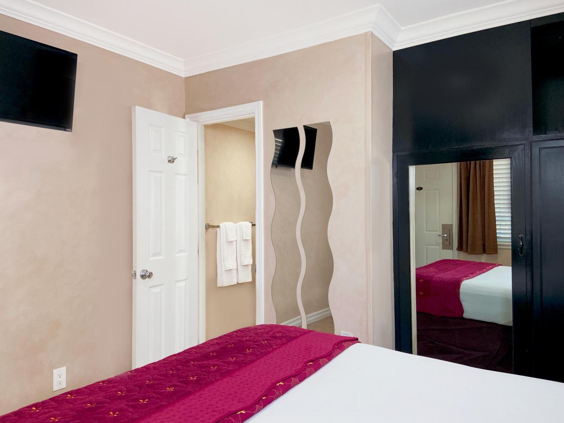 Nite Inn at Universal City - Walking Distance to Universal Studios Hollywood photo 45