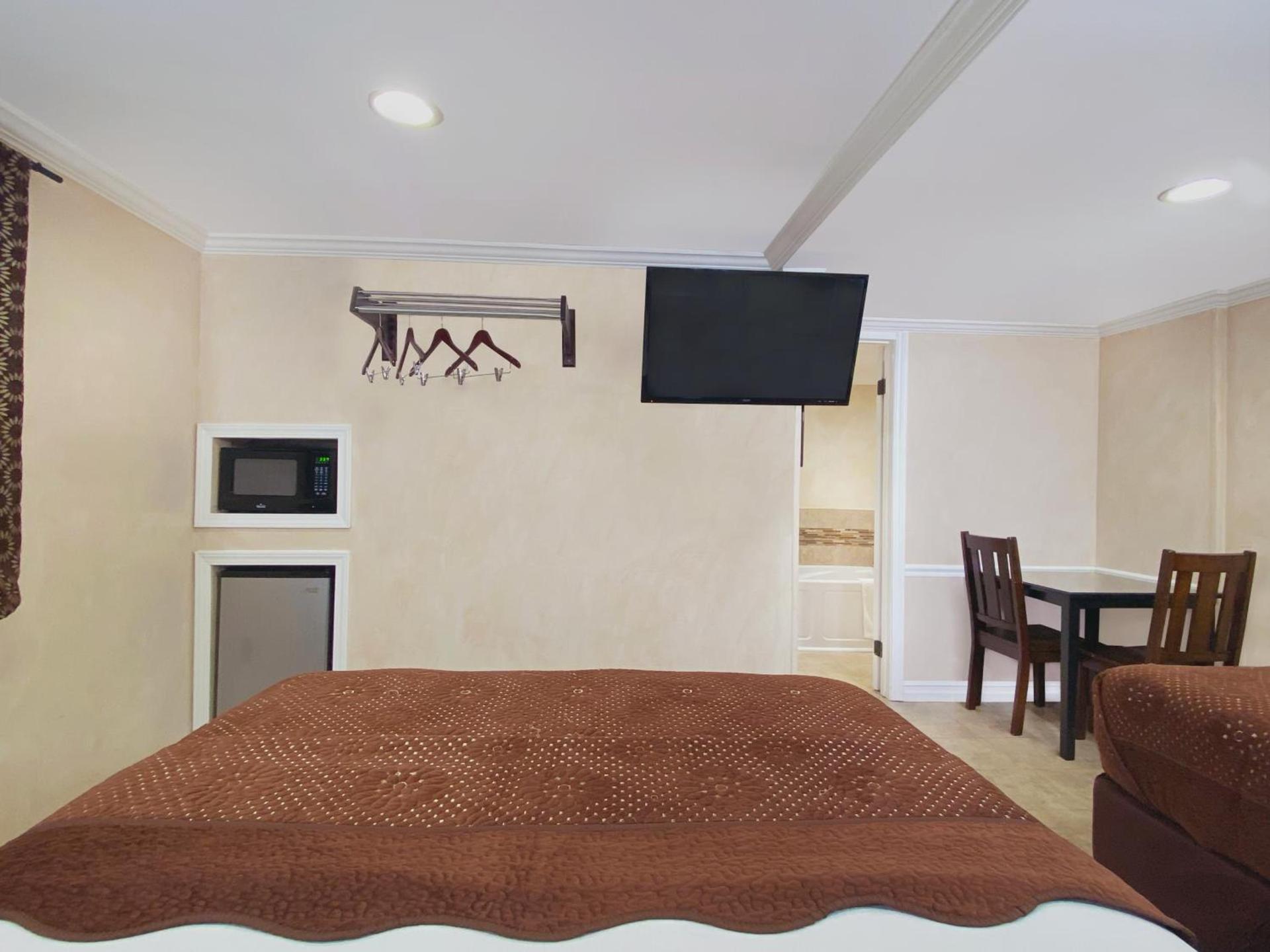 Nite Inn at Universal City - Walking Distance to Universal Studios Hollywood photo 63