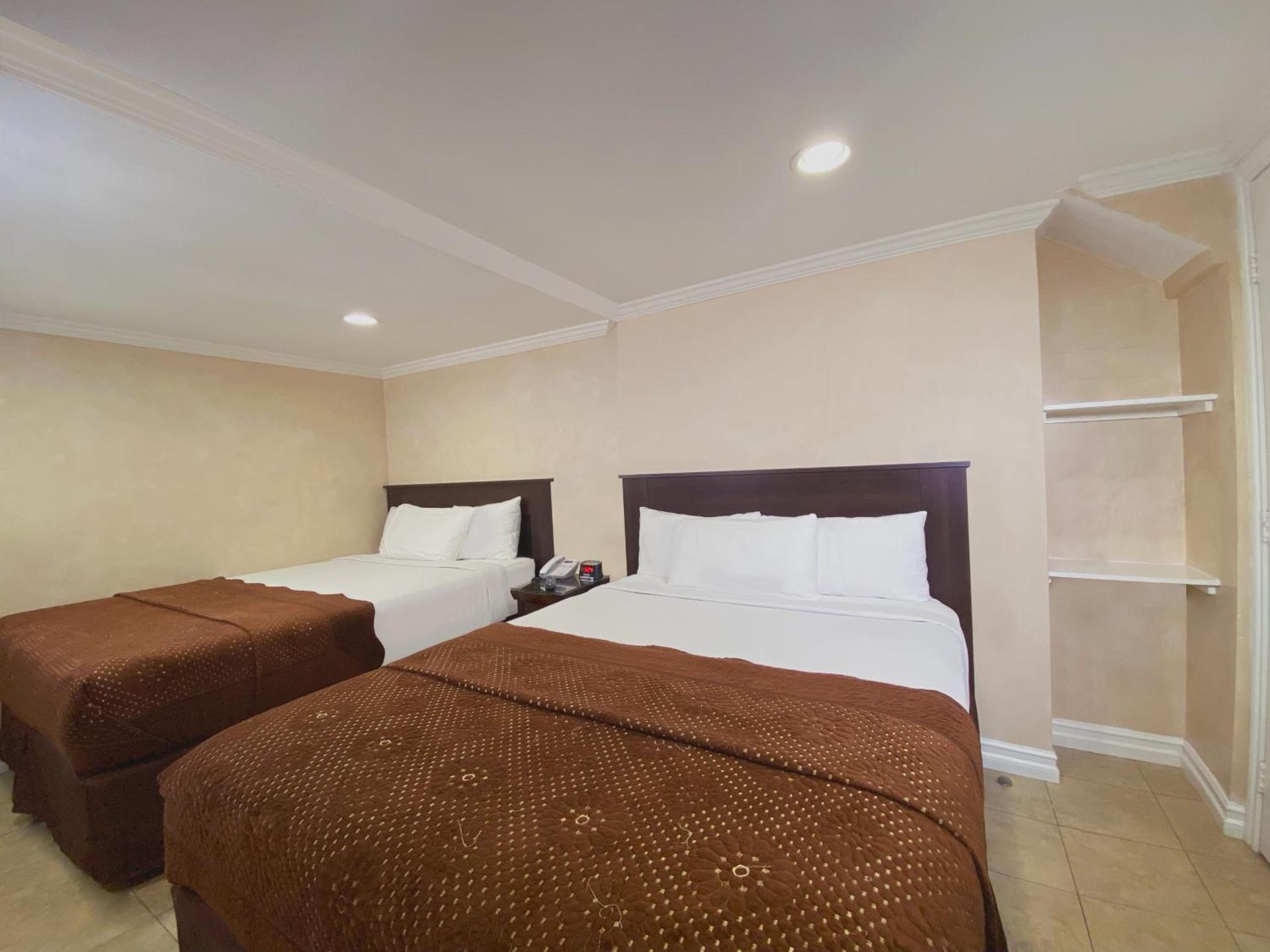 Nite Inn at Universal City - Walking Distance to Universal Studios Hollywood photo 65