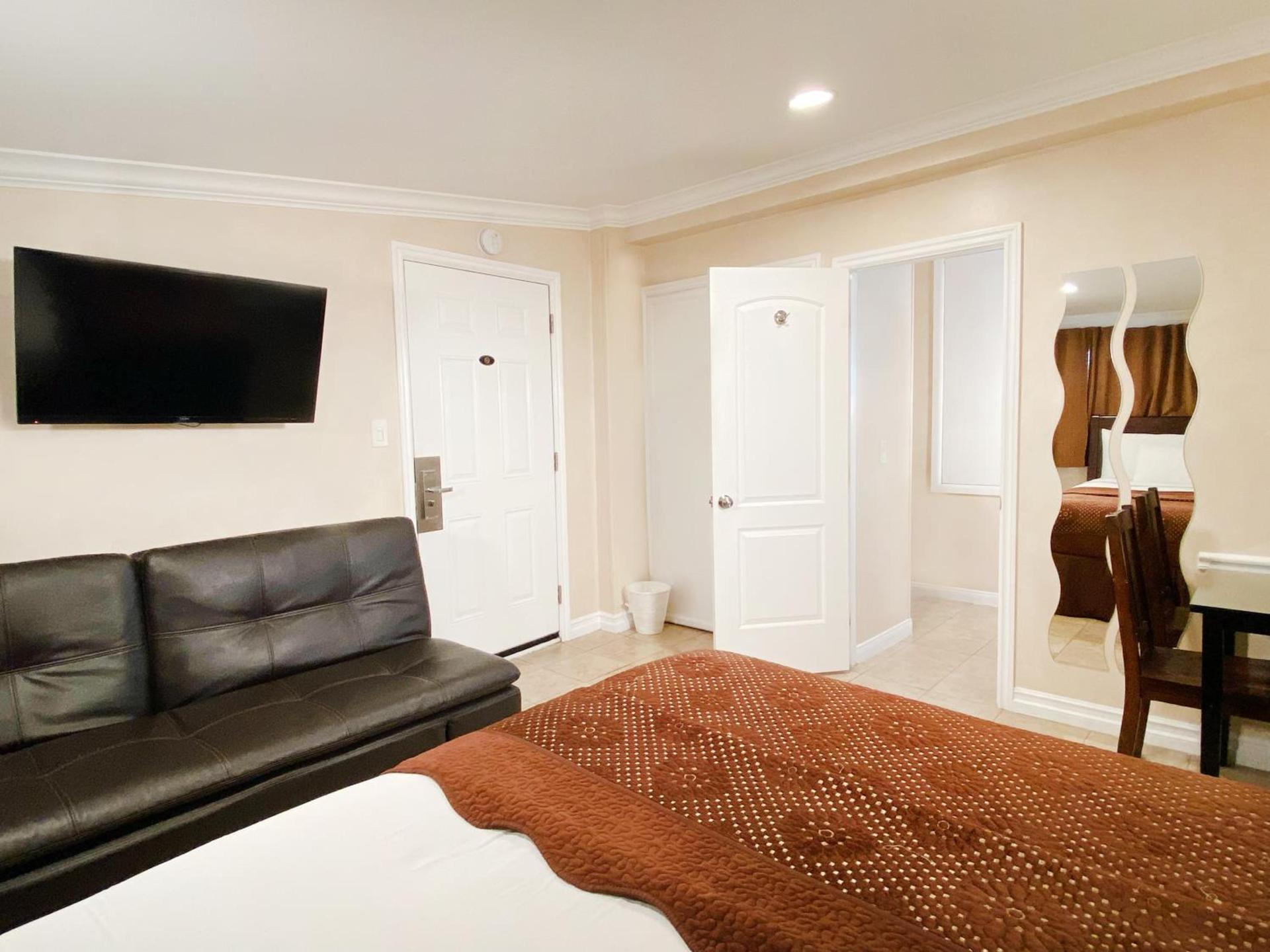 Nite Inn at Universal City - Walking Distance to Universal Studios Hollywood photo 100
