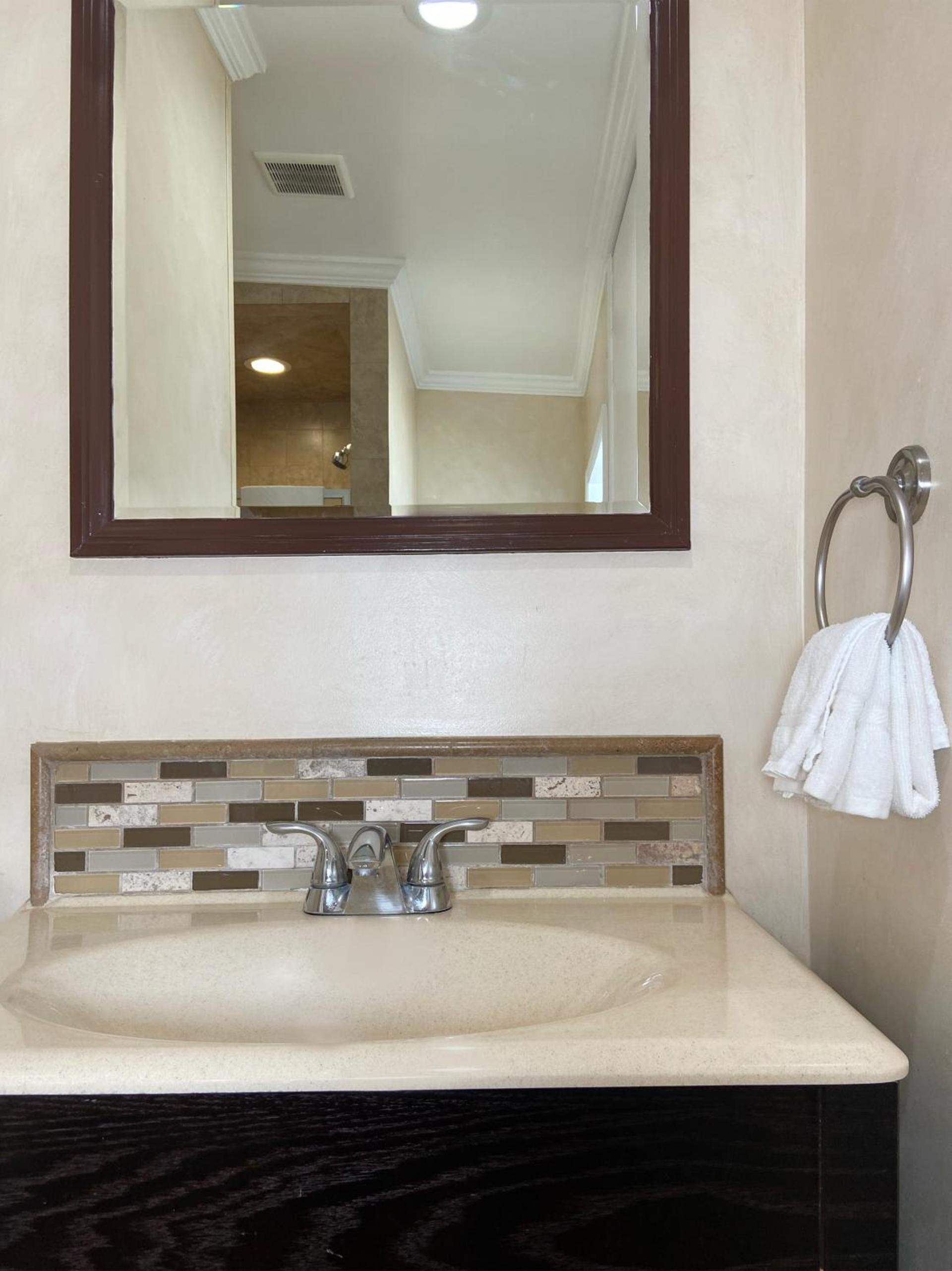 Nite Inn at Universal City - Walking Distance to Universal Studios Hollywood photo 98