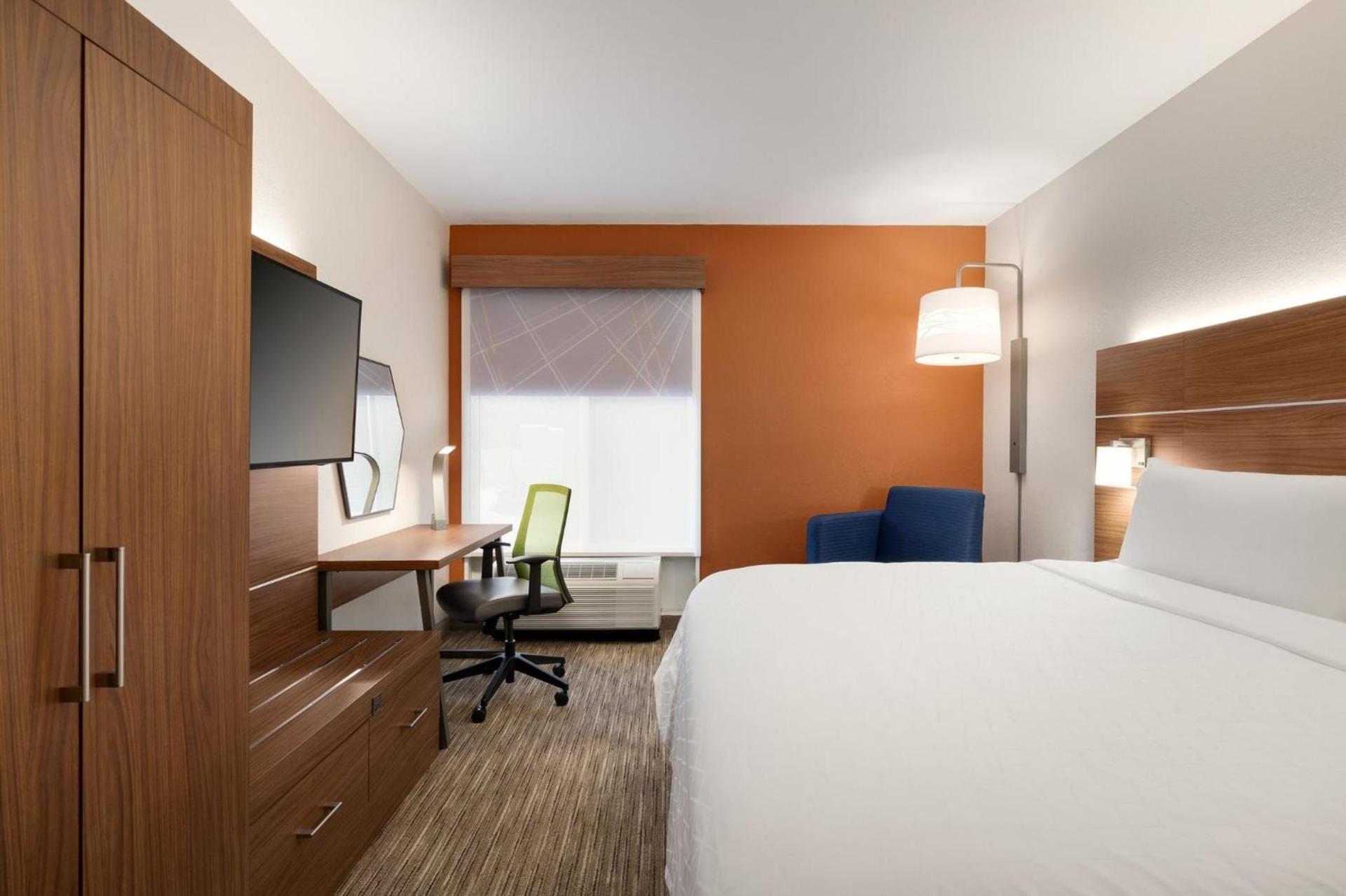 Holiday Inn Express Hotel & Suites Opelika Auburn by IHG photo 72