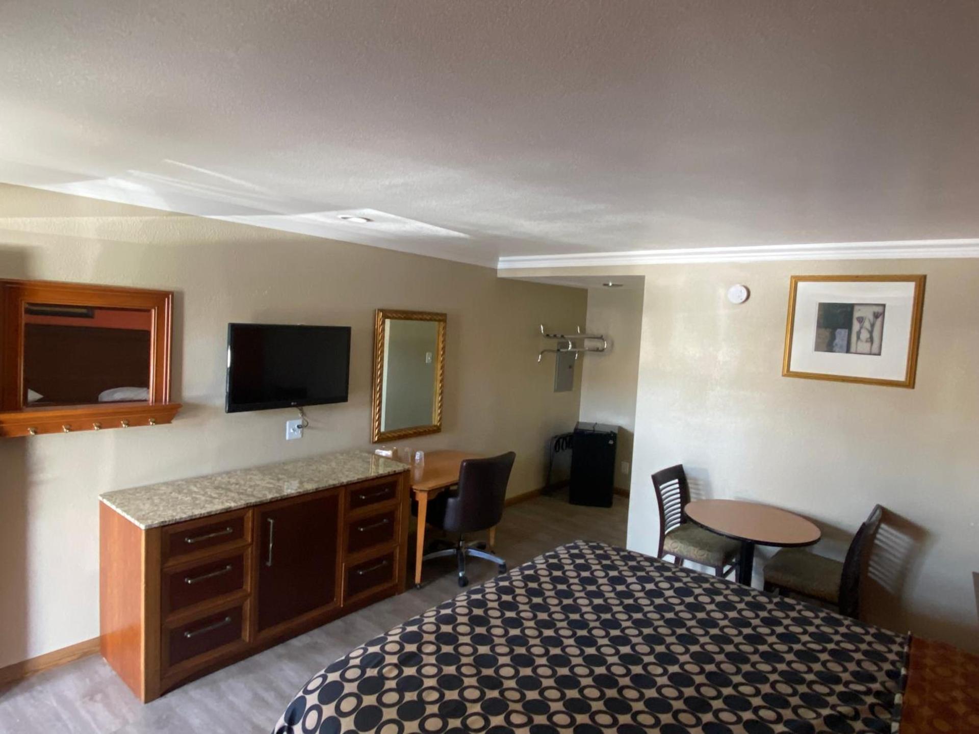 Downtown Motel 7 photo 9