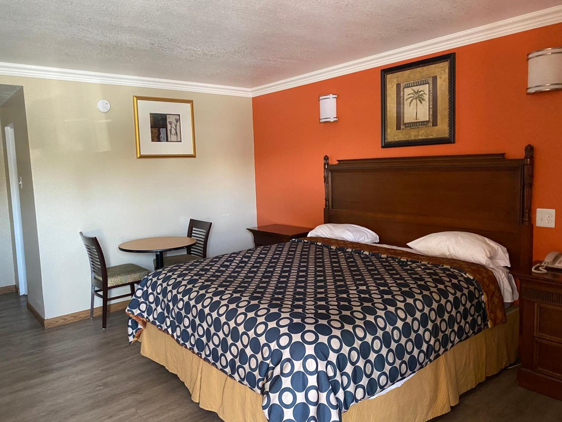 Downtown Motel 7 photo 12