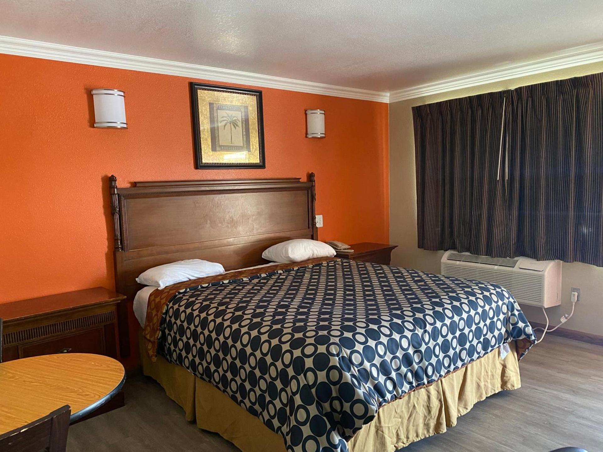 Downtown Motel 7 photo 13