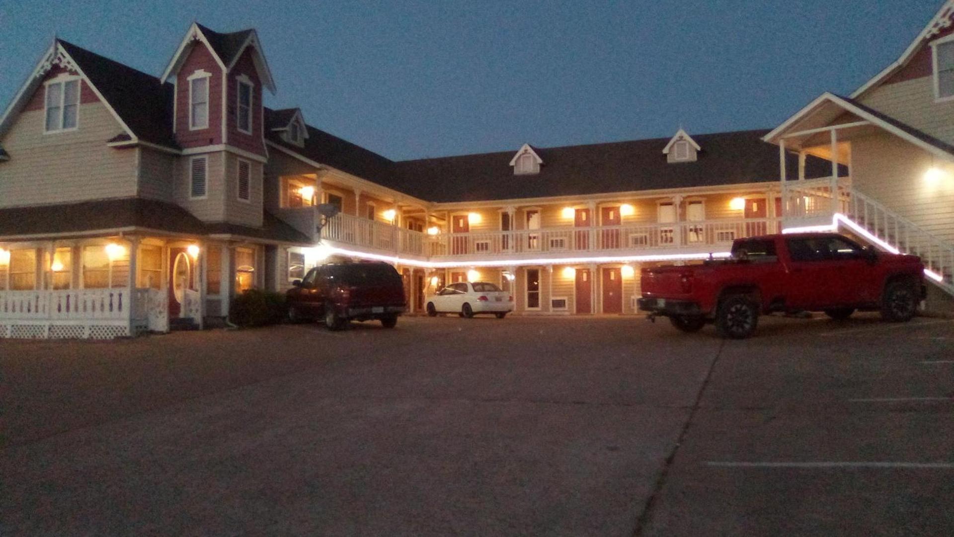 Victorian Inn photo 4