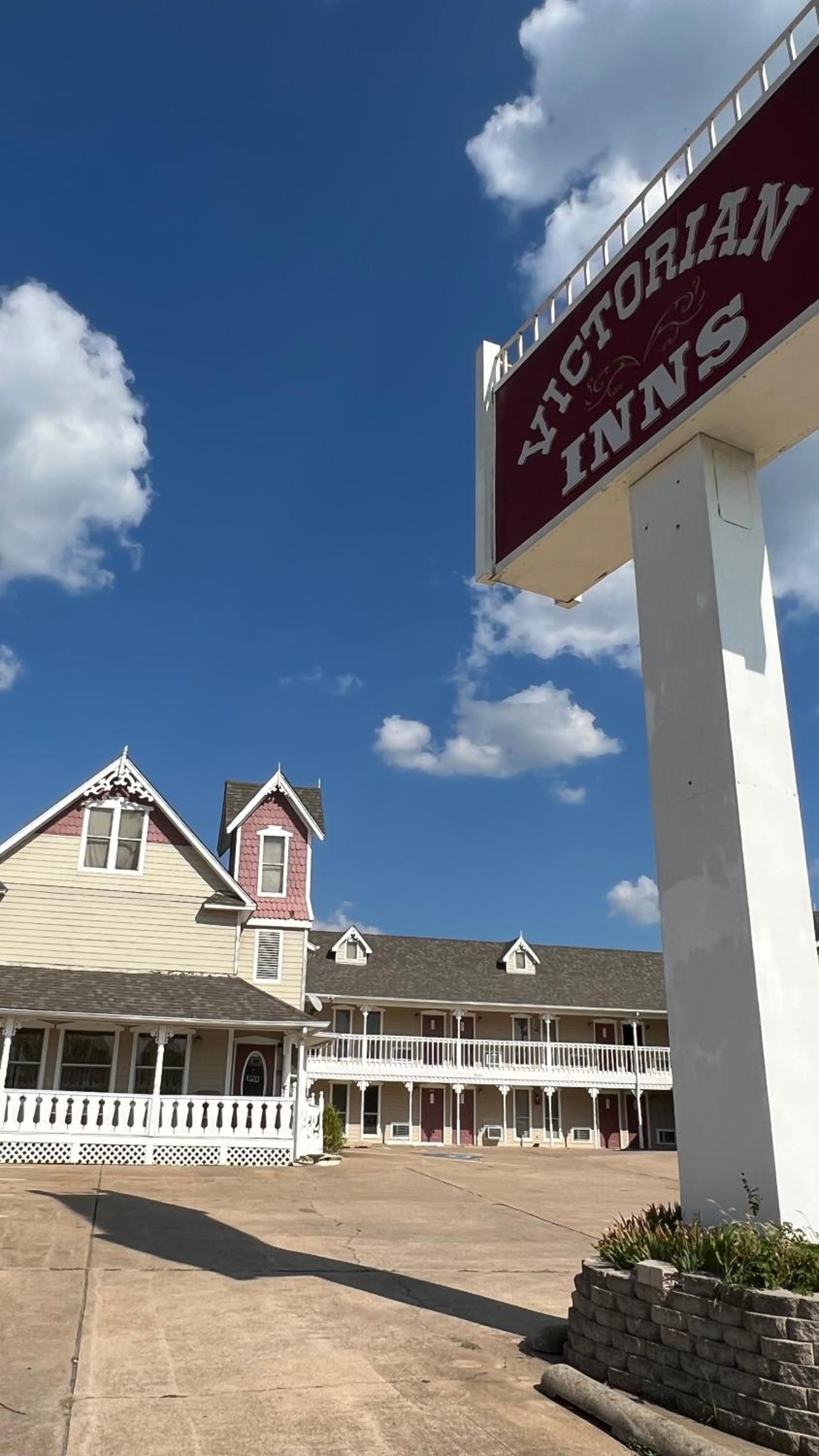 Victorian Inn photo 15