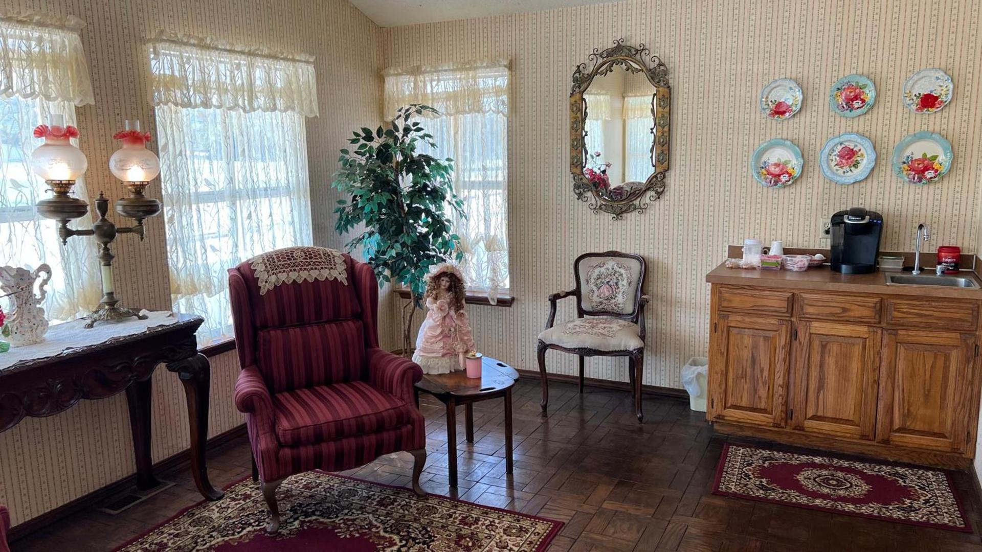 Victorian Inn photo 7