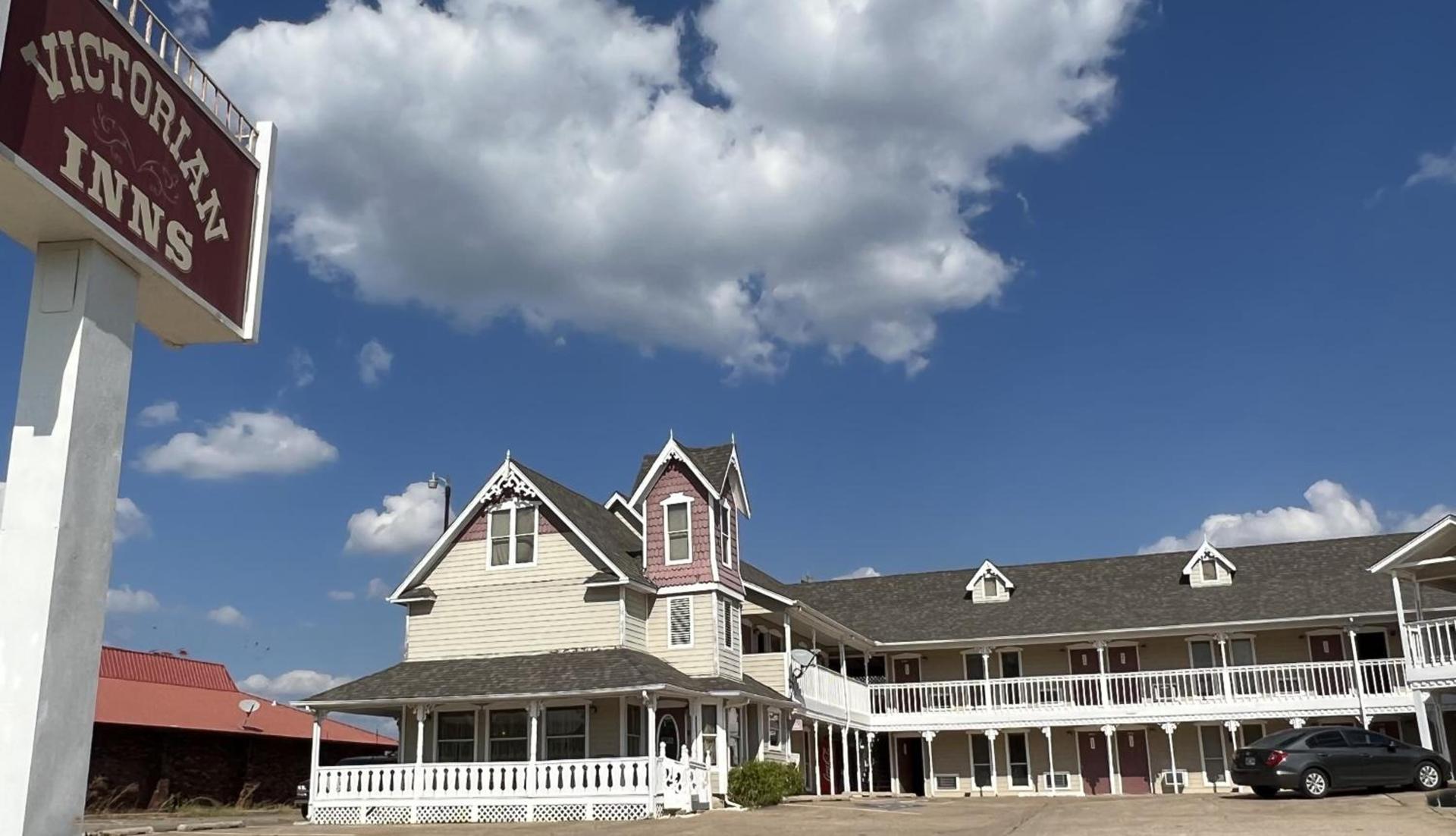 Victorian Inn photo 16