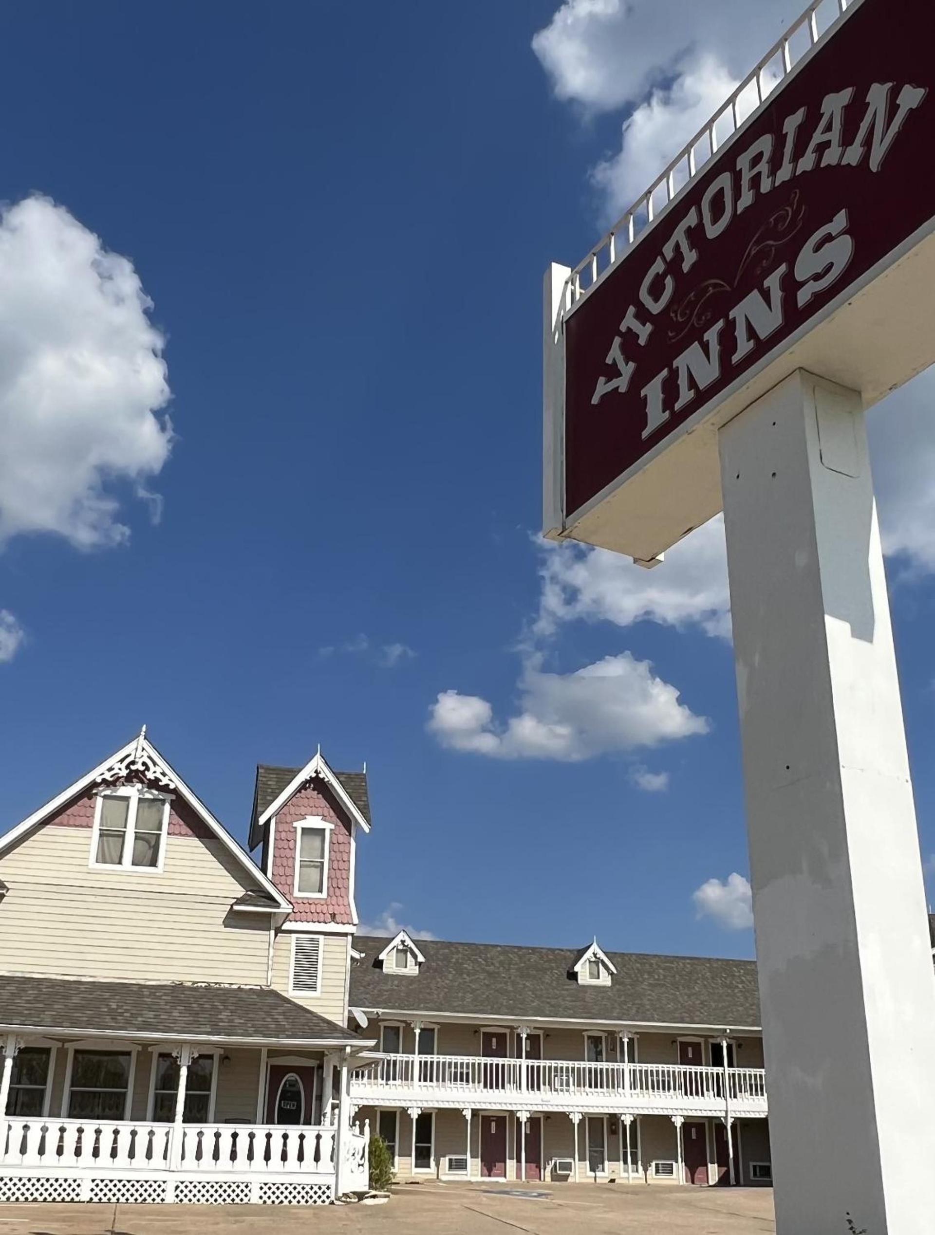 Victorian Inn photo 17