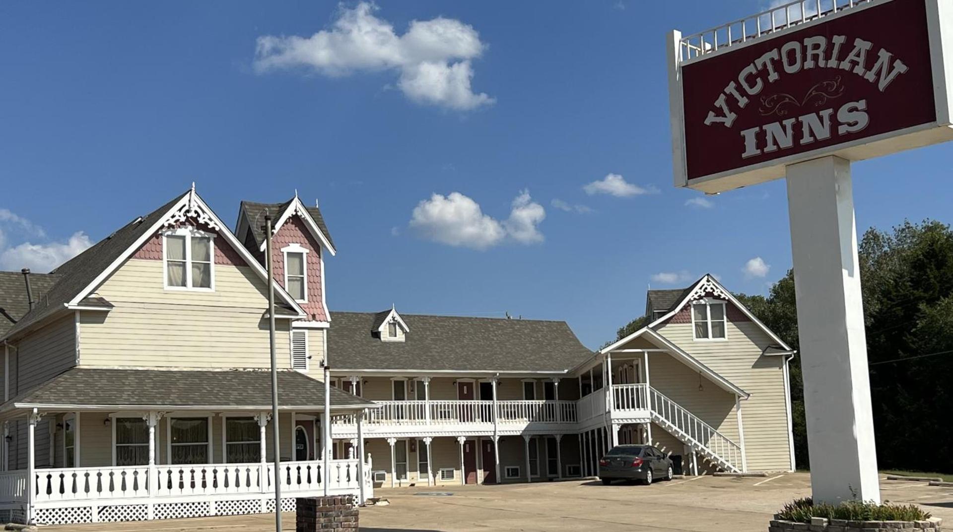 Victorian Inn photo 1
